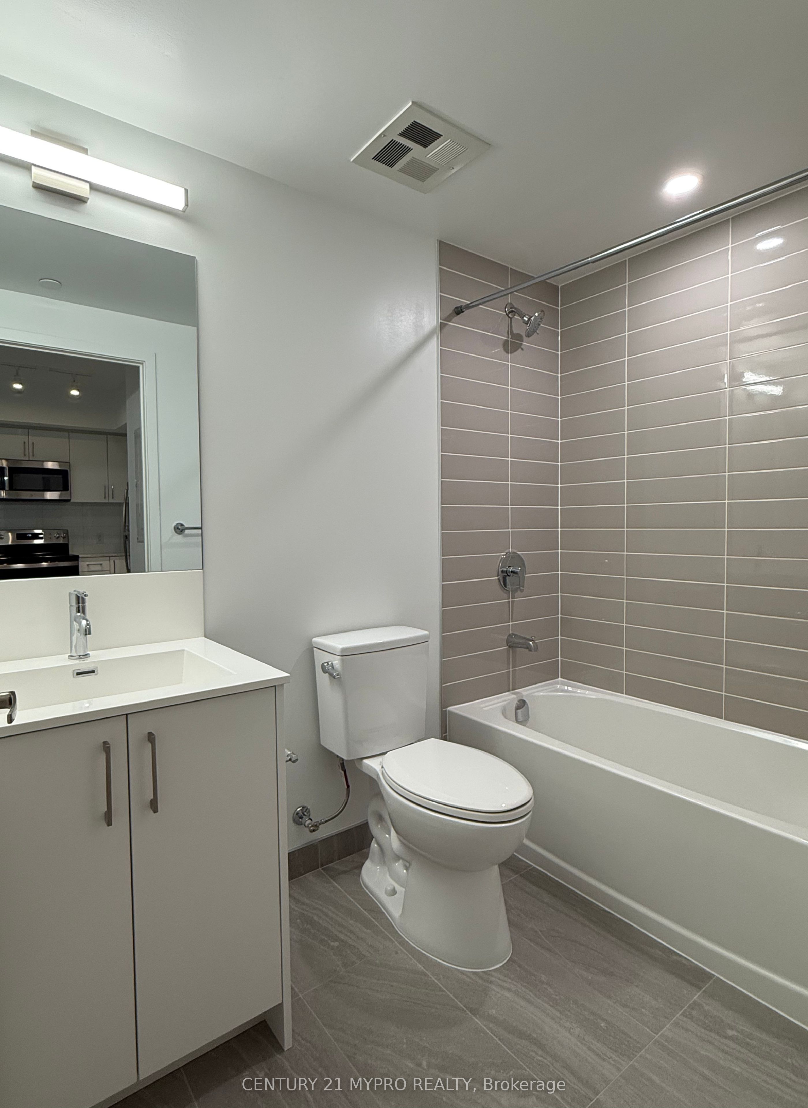 4010 Eglinton Avenue W 409, Toronto, ON M9A 4M2 photo 3