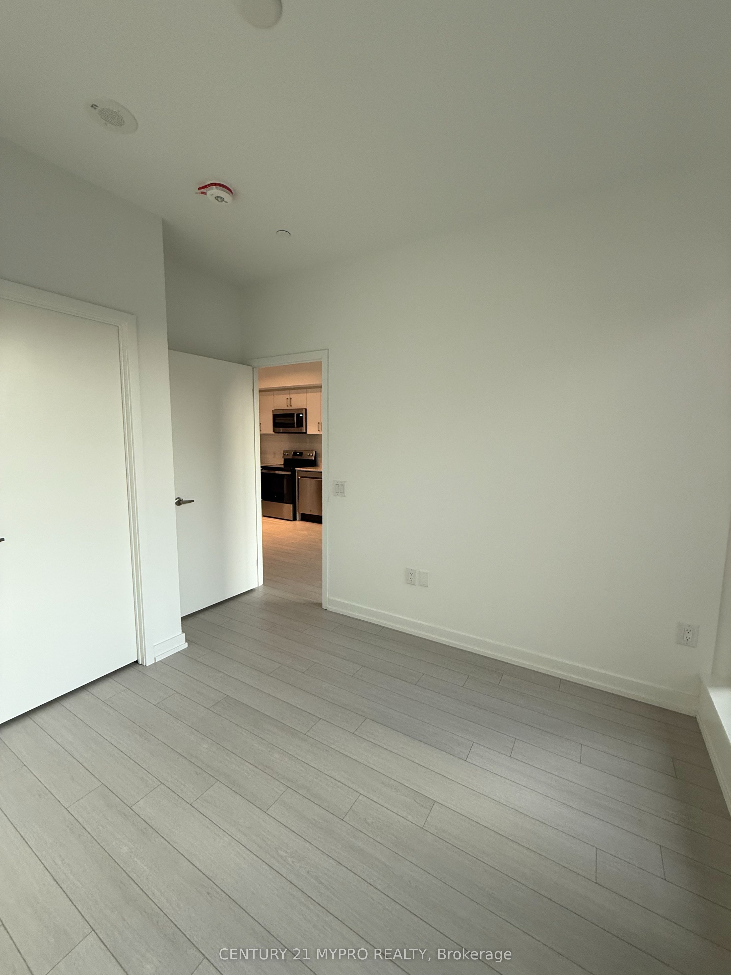 4010 Eglinton Avenue W 409, Toronto, ON M9A 4M2 photo 5