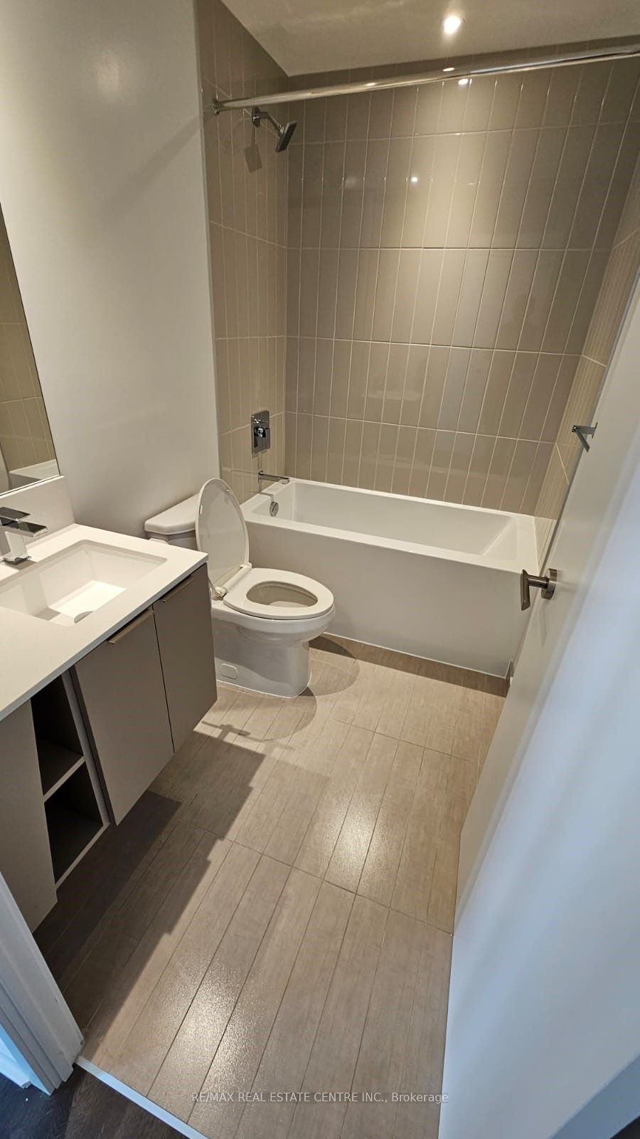3900 Confederation Parkway 4709, Mississauga, ON L5B 0M3 photo 2