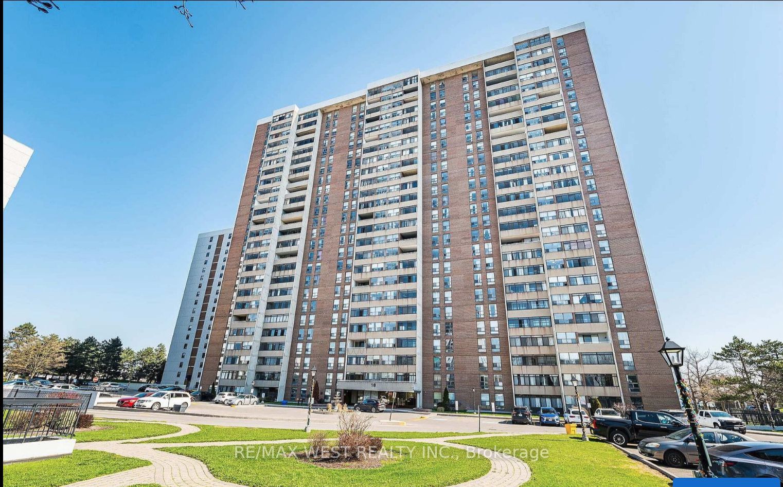 18 Knightsbridge Road 1604, Brampton, ON L6T 3X5
