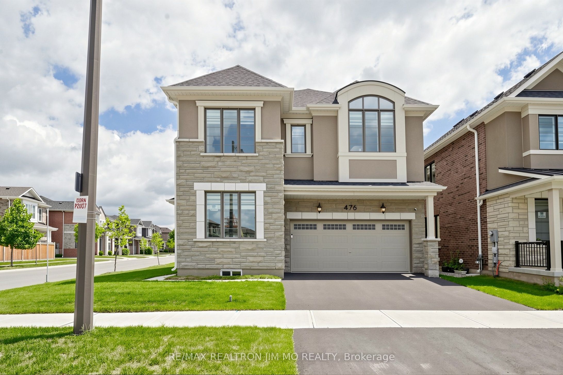 476 Kennedy Circle W, Milton, ON L9E 2C4