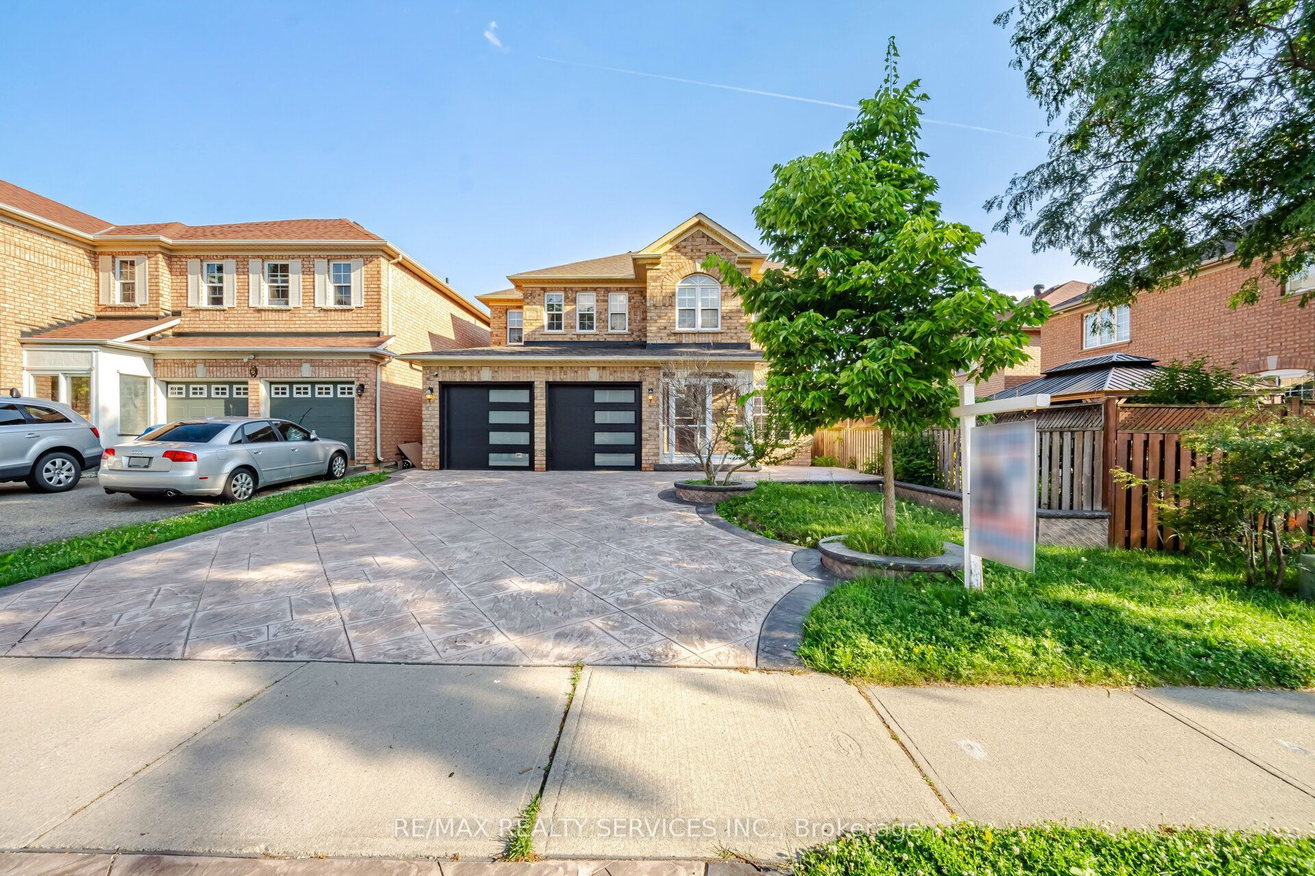 4 Sunnybrook Crescent, Brampton, ON L7A 1Y2 photo 2