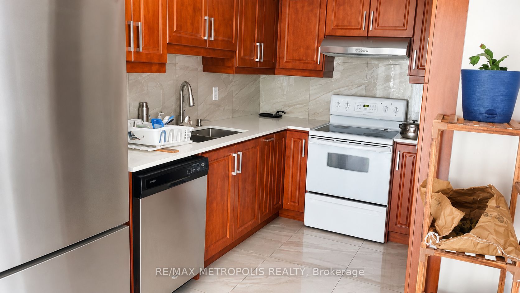 31 Goldenlight Circle, Brampton, ON L6X 4N6 photo 4
