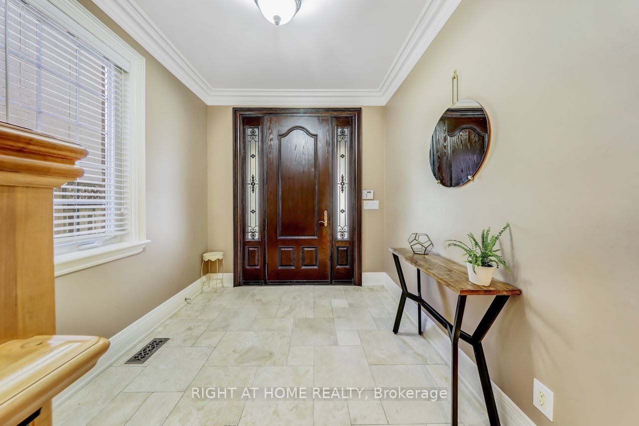 3 Westrose Avenue, Toronto, ON M8X 1Z9