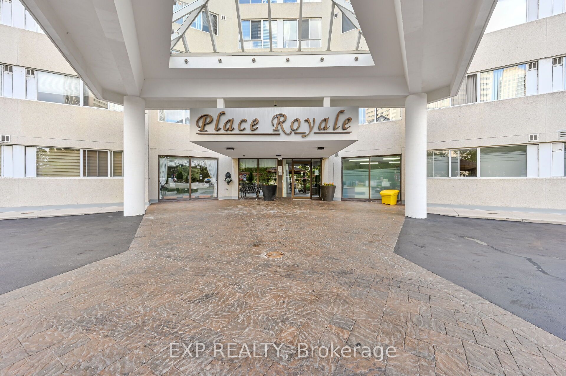 3695 Kaneff Crescent 1404, Mississauga, ON L5A 4B6