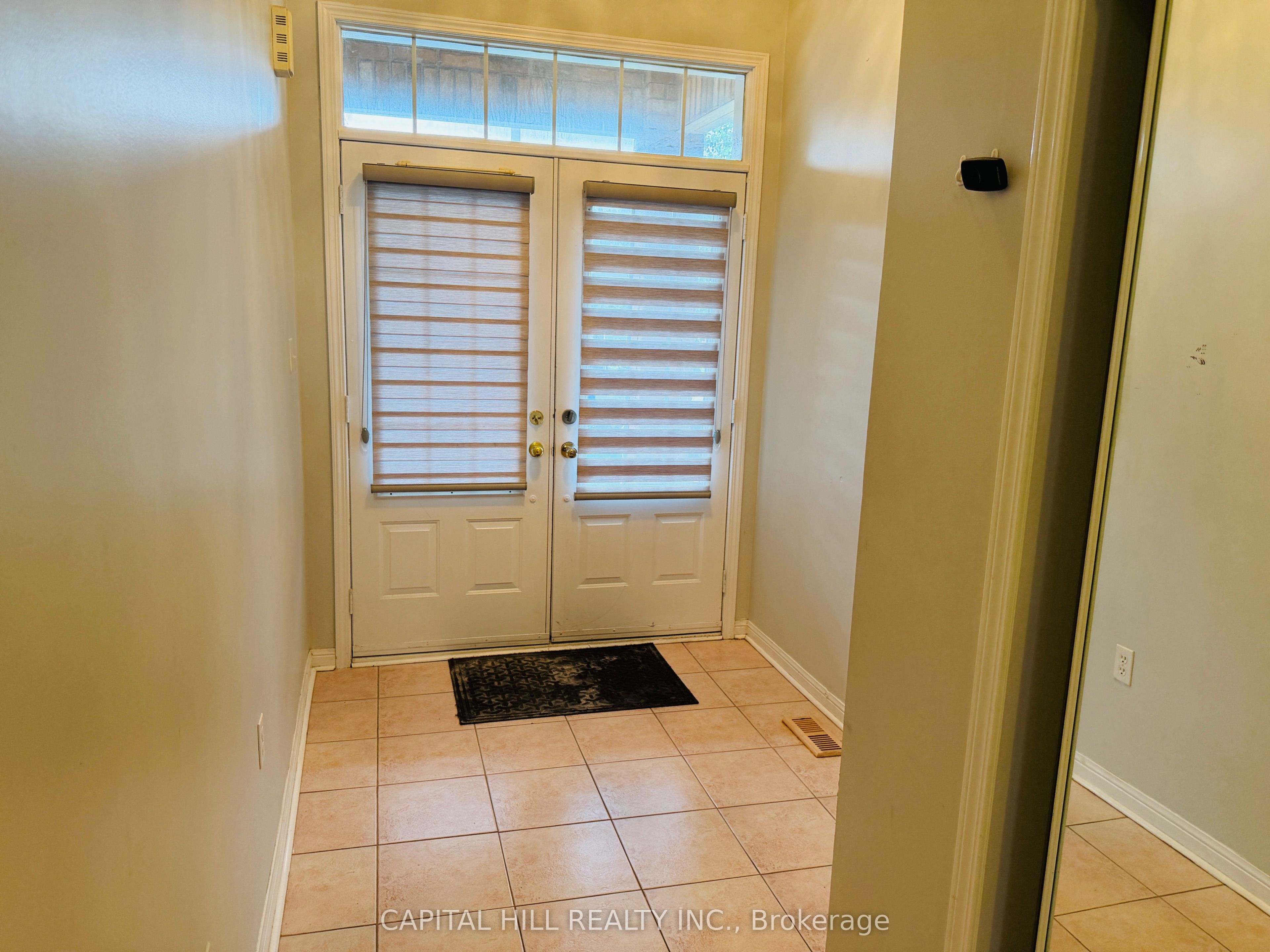 5959 Stonebriar Crescent Upper, Mississauga, ON L5V 2T8 photo 2