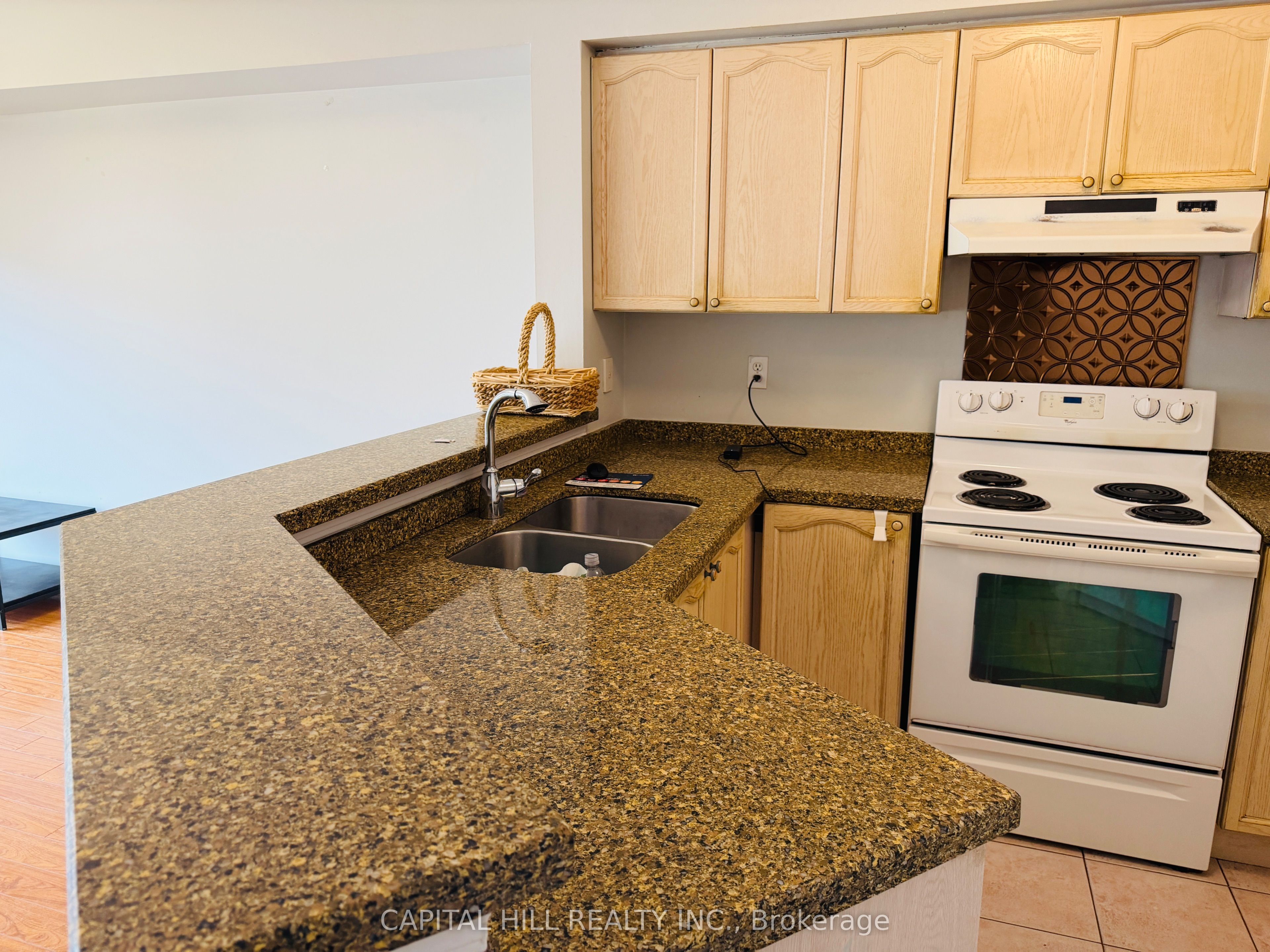 5959 Stonebriar Crescent Upper, Mississauga, ON L5V 2T8 photo 4