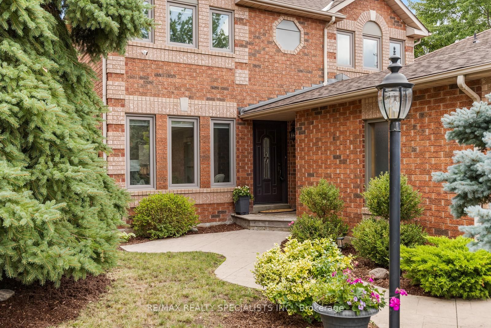 3879 Periwinkle Crescent, Mississauga, ON L5N 6W7 photo 2
