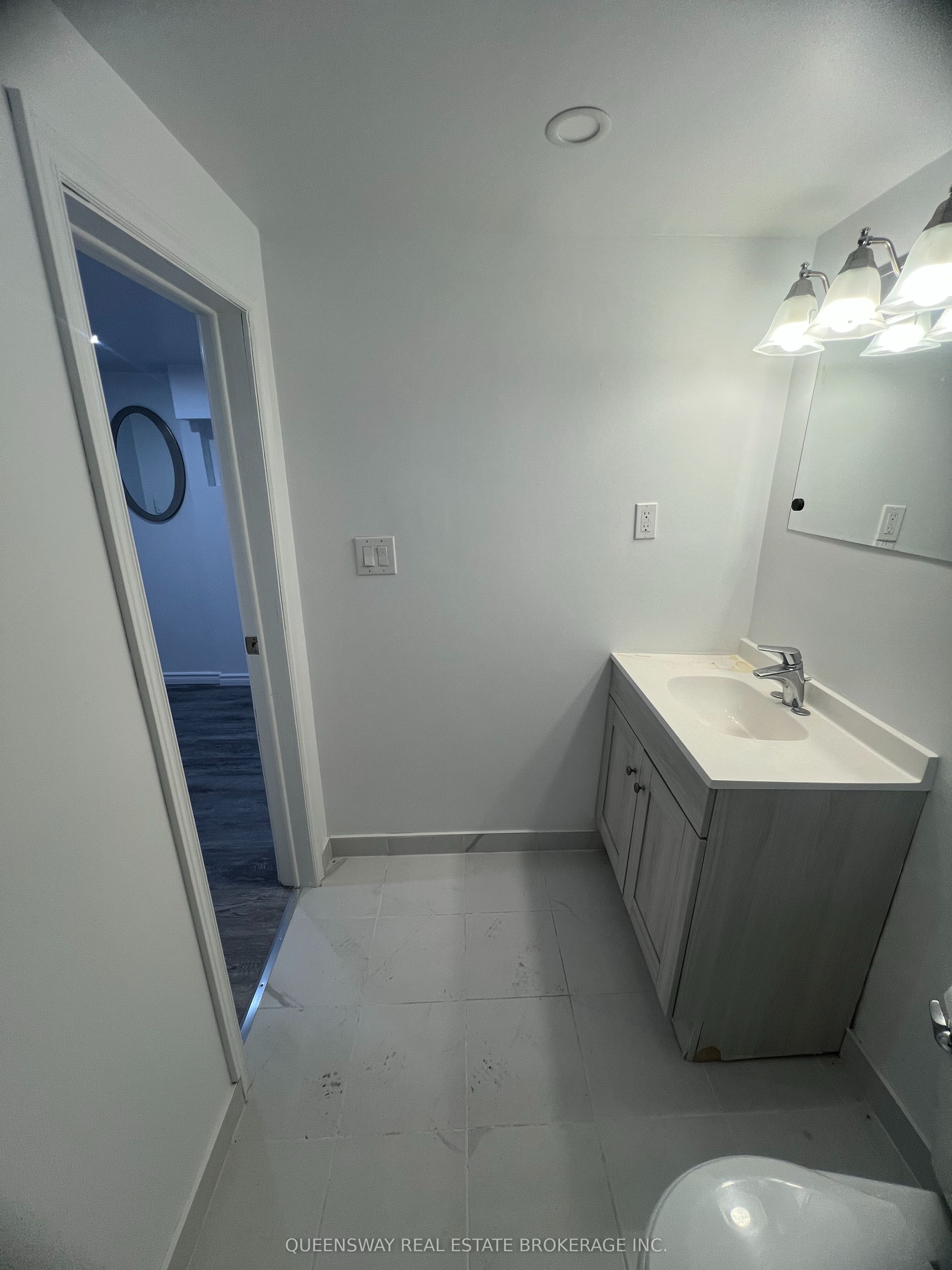 1389 Lansdowne Avenue, Toronto, ON M6H 3Z9 photo 2