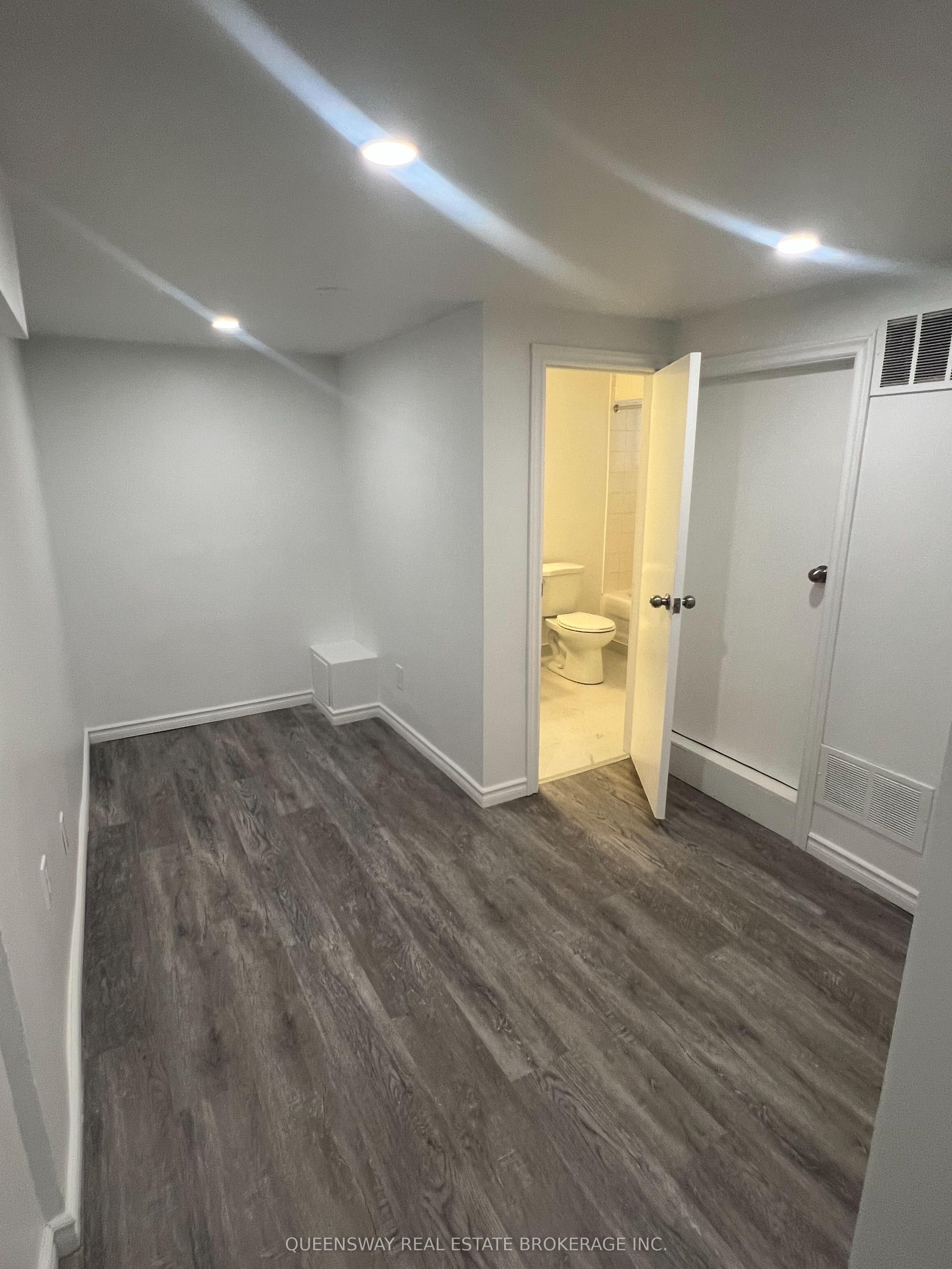 1389 Lansdowne Avenue, Toronto, ON M6H 3Z9 photo 3