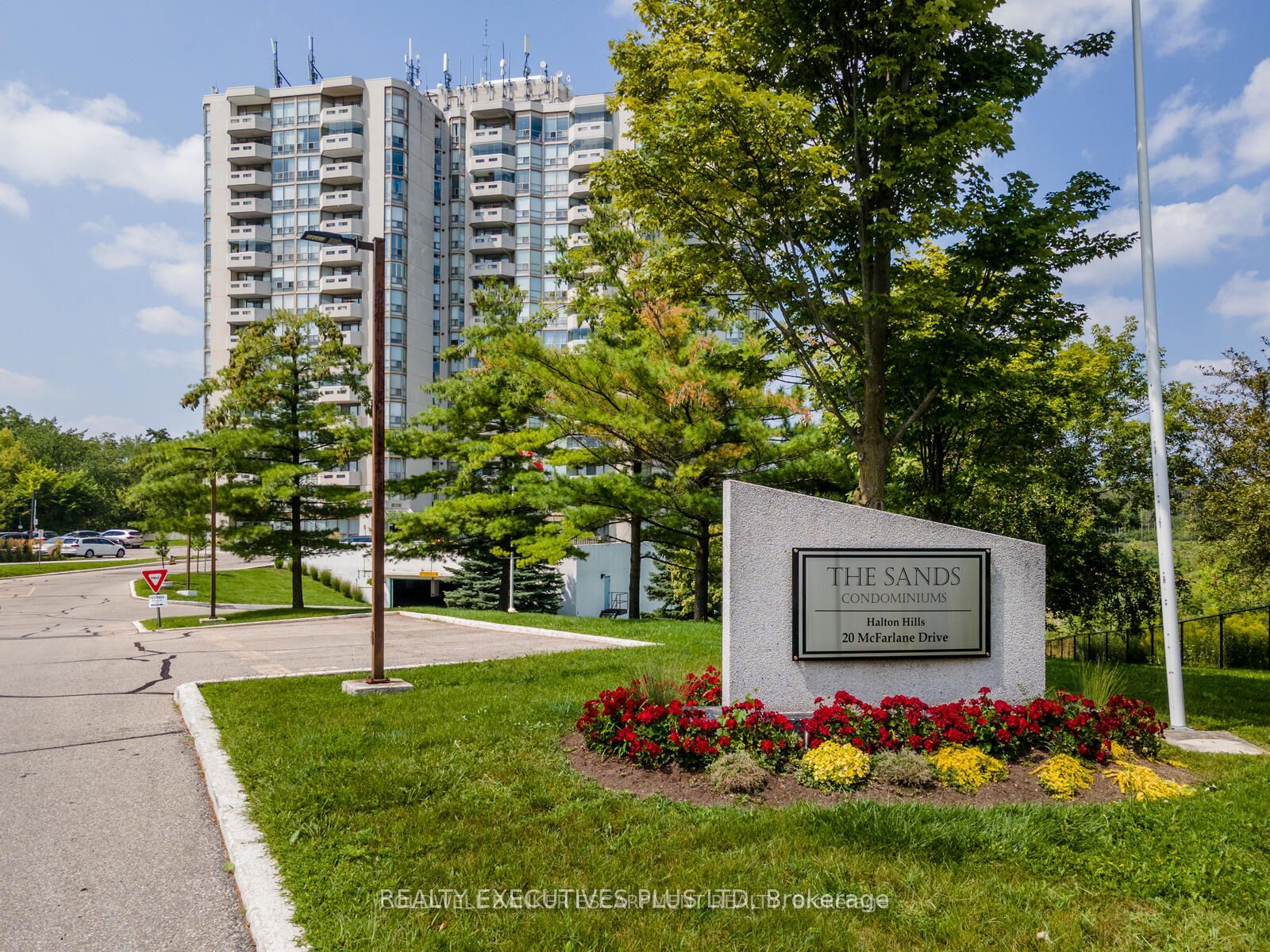 20 Mcfarlane Drive 603, Halton Hills, ON L7G 5J8 photo 2