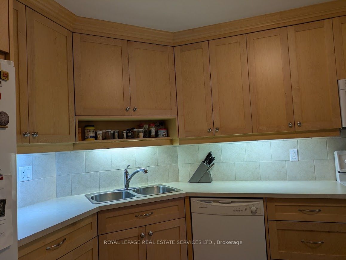 2035 South Millway Drive 12, Mississauga, ON L5L 1R7 photo 4