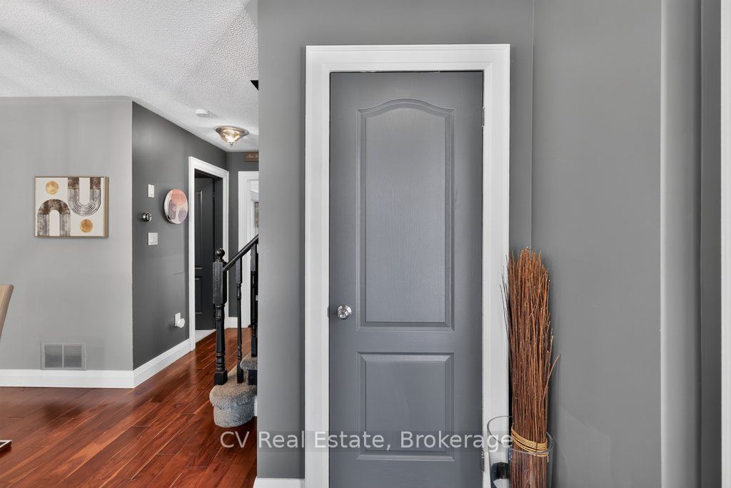 2396 Emerson Drive, Burlington, ON L7L 7M4 photo 3