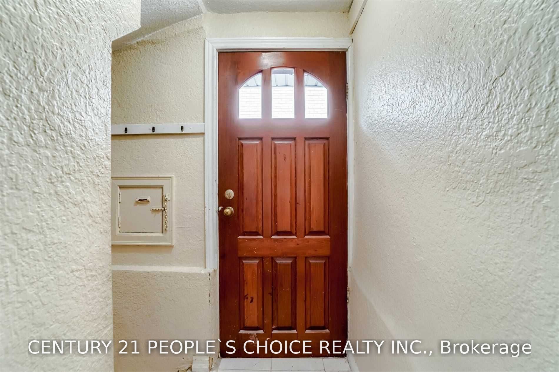 249 Burnhamthorpe Road -Lower, Toronto, ON M9B 1Z6 photo 2