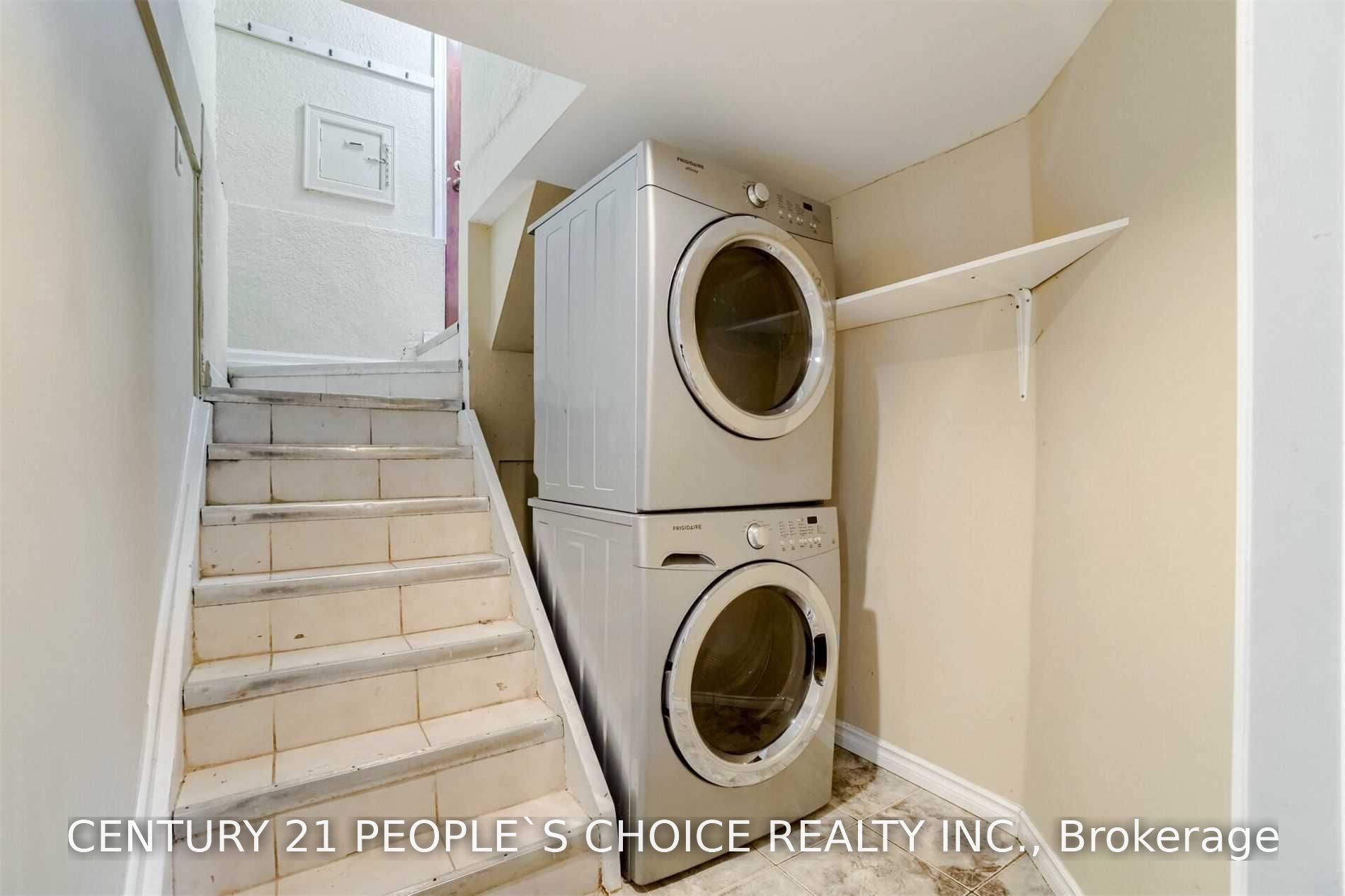 249 Burnhamthorpe Road -Lower, Toronto, ON M9B 1Z6 photo 3