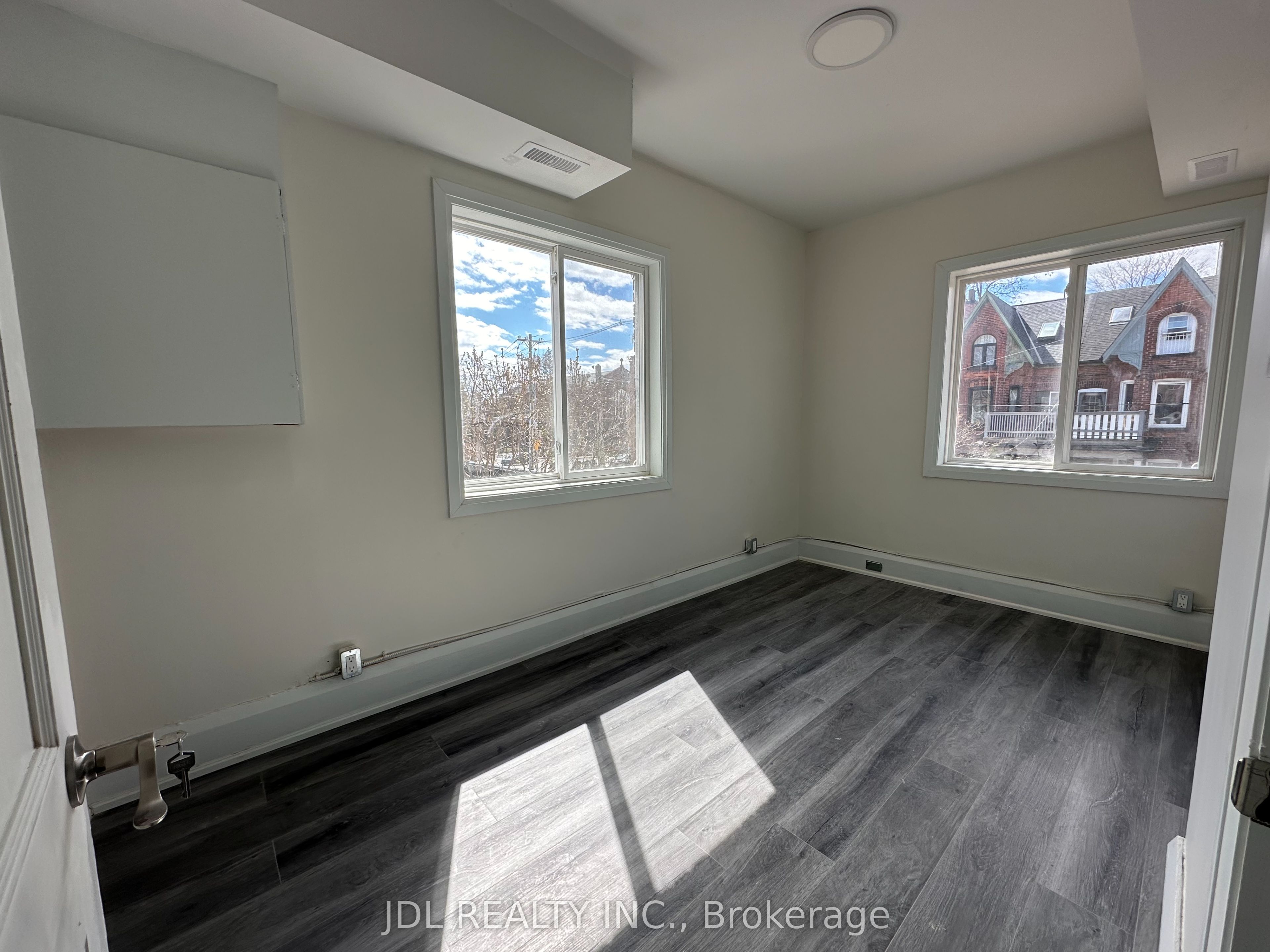 5 Sorauren Avenue 5, Toronto, ON M6R 2C6 photo 2