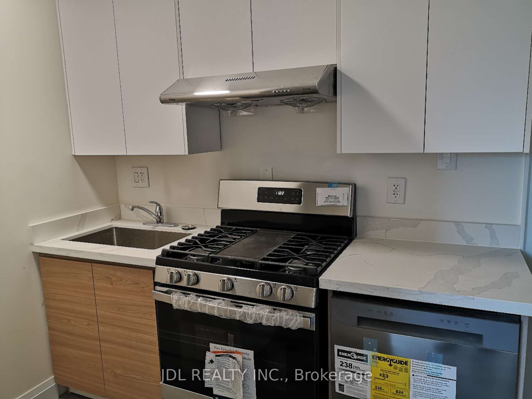 5 Sorauren Avenue 5, Toronto, ON M6R 2C6 photo 3