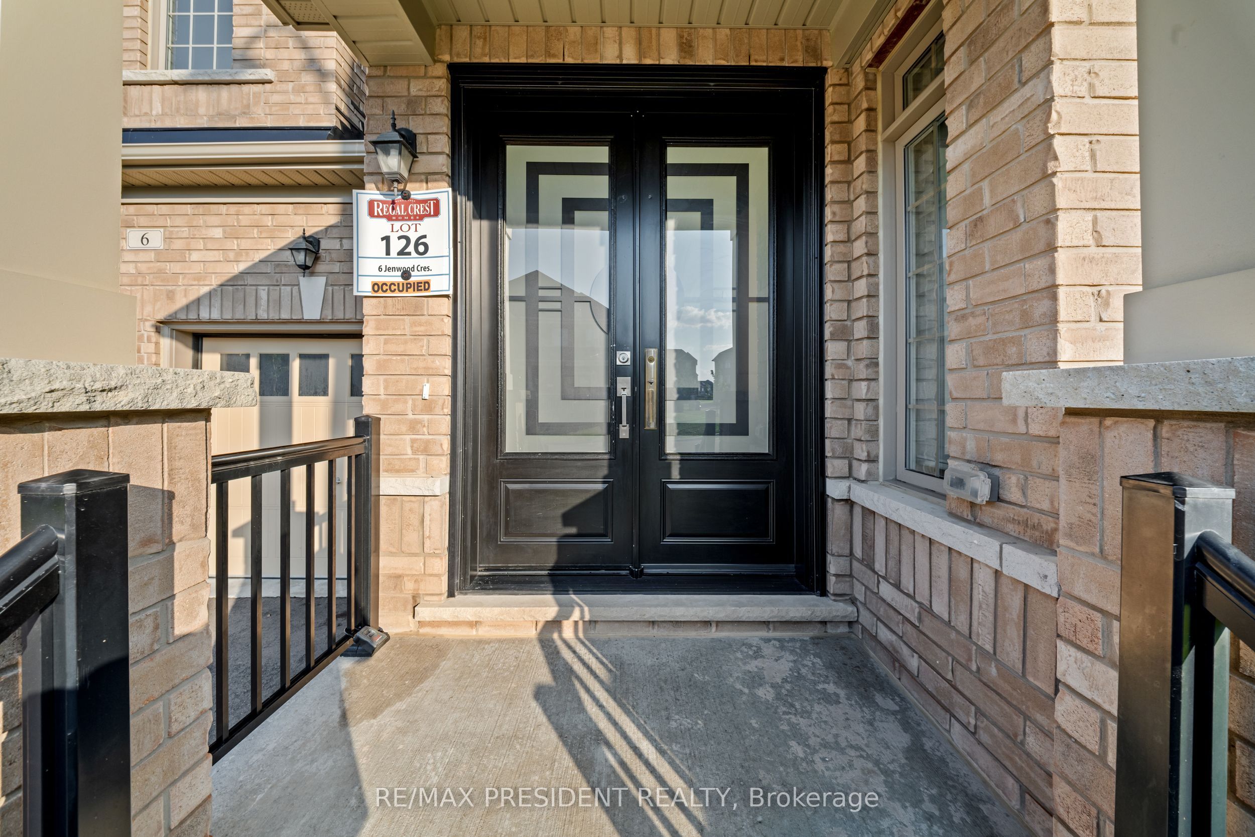 6 JENWOOD Crescent, Brampton, ON L6R 4C6 photo 2