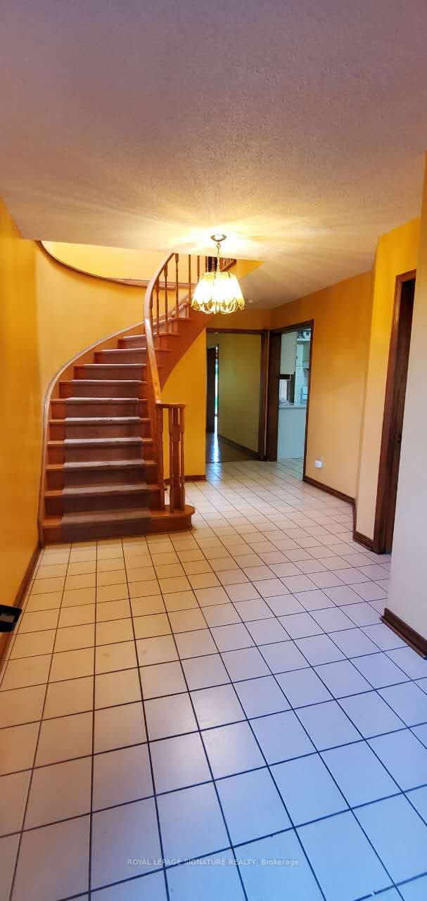 167 Surbray Grove, Mississauga, ON L5B 2E2 photo 2