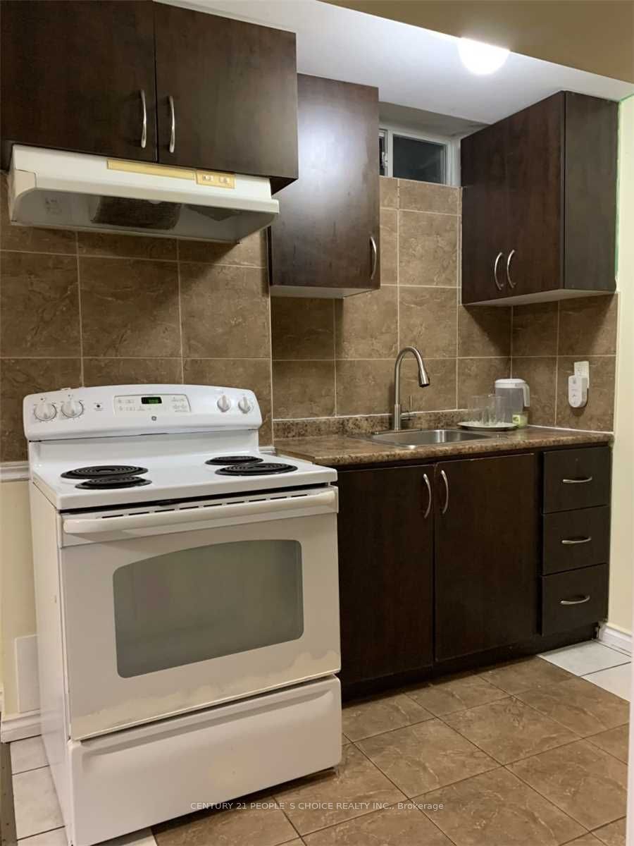 40 Palm Tree Road (Basmt), Brampton, ON L6V 4N6 photo 2
