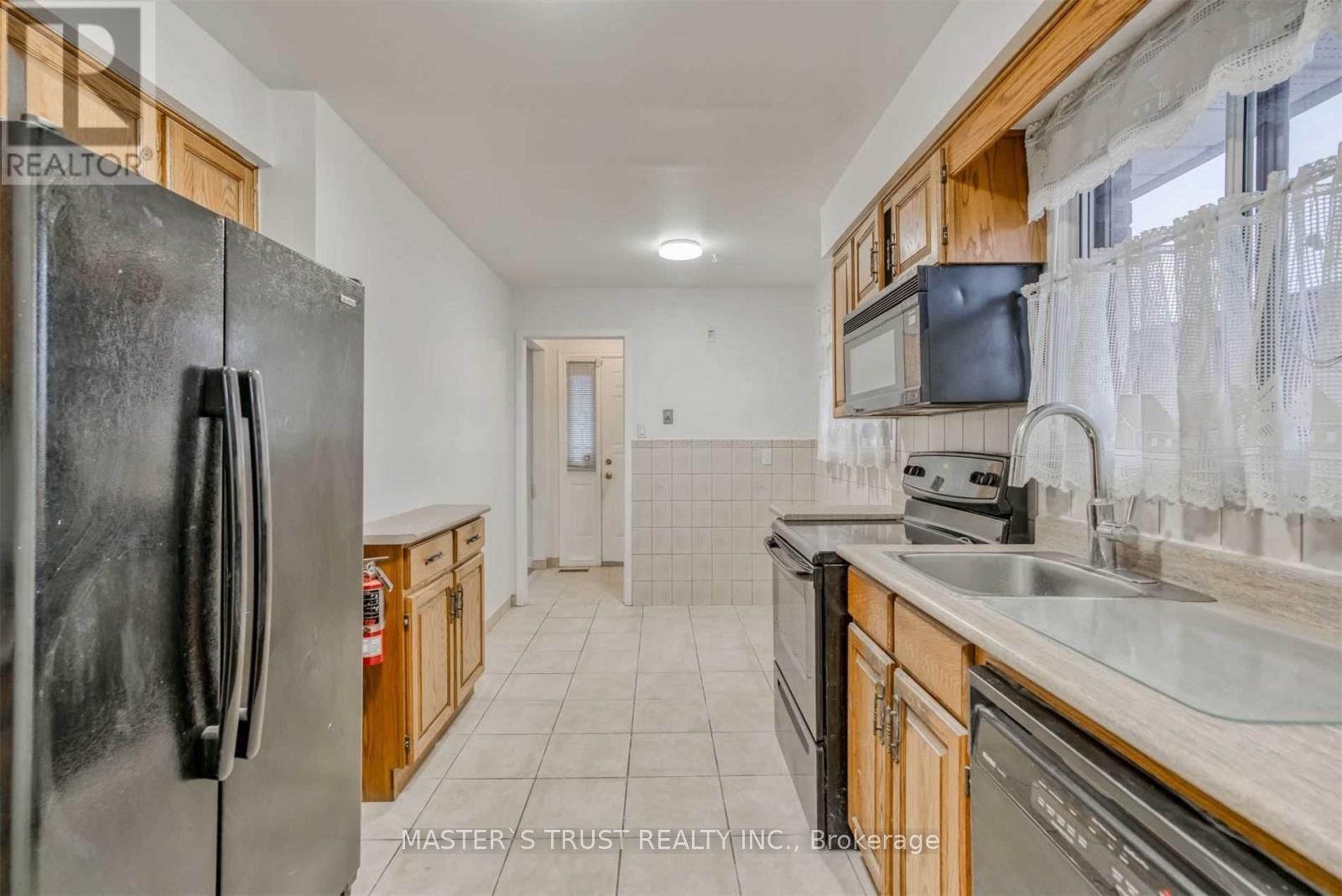 1473 Freeport Drive Main, Mississauga, ON L5C 1S7 photo 4