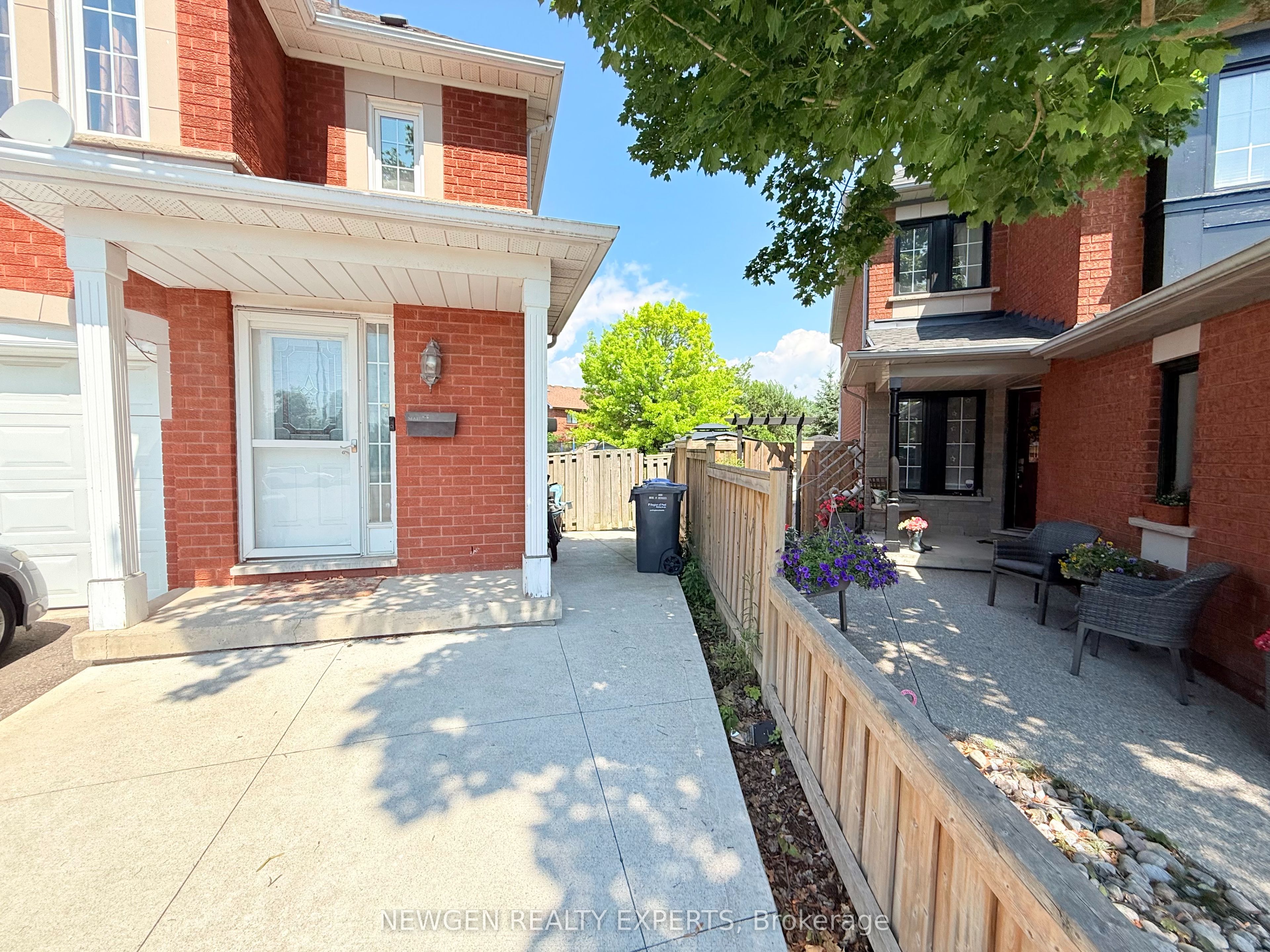 6013 Castlegrove Court Upper, Mississauga, ON L5N 7A8 photo 2