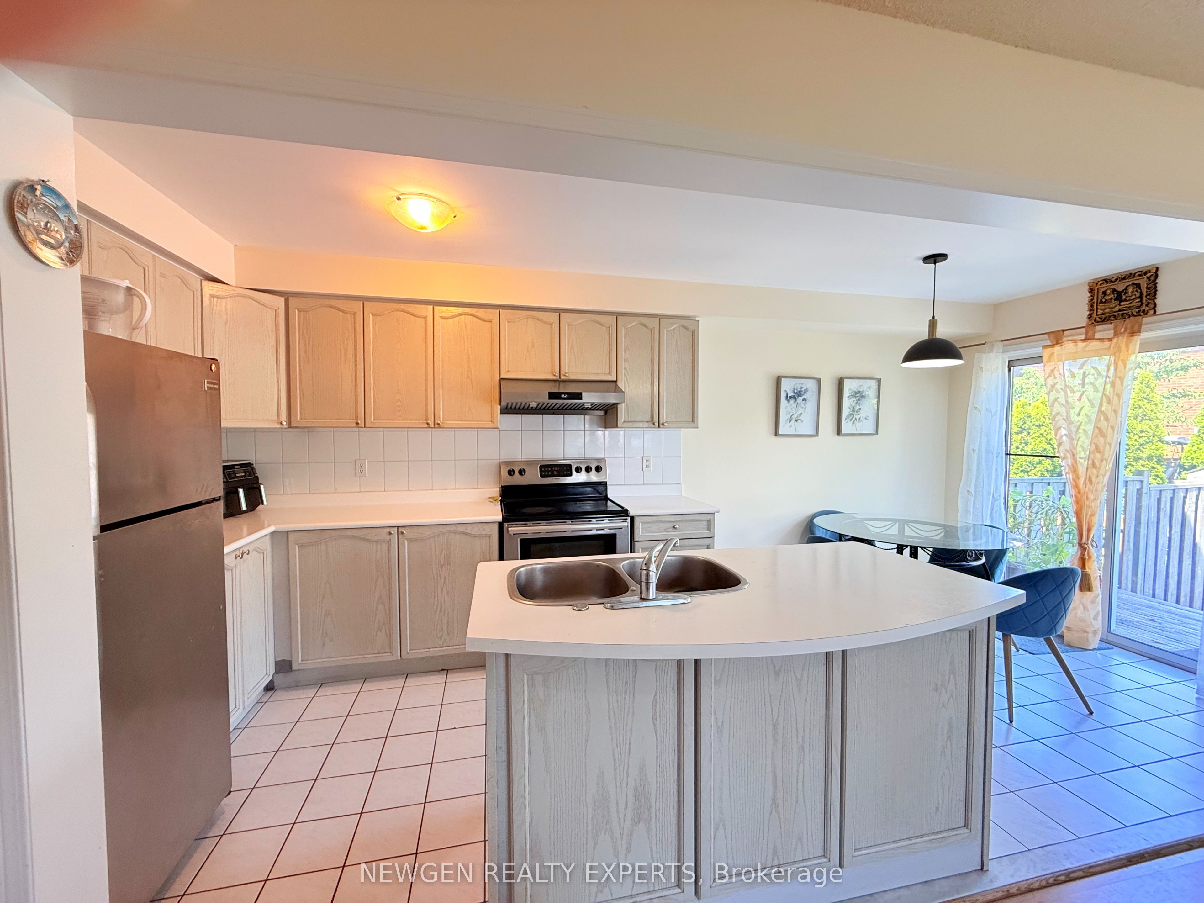 6013 Castlegrove Court Upper, Mississauga, ON L5N 7A8 photo 4