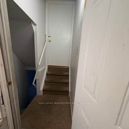 5243 Heatherleigh Avenue, Mississauga, ON L5V 2A1 photo 3