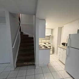 5243 Heatherleigh Avenue, Mississauga, ON L5V 2A1 photo 4