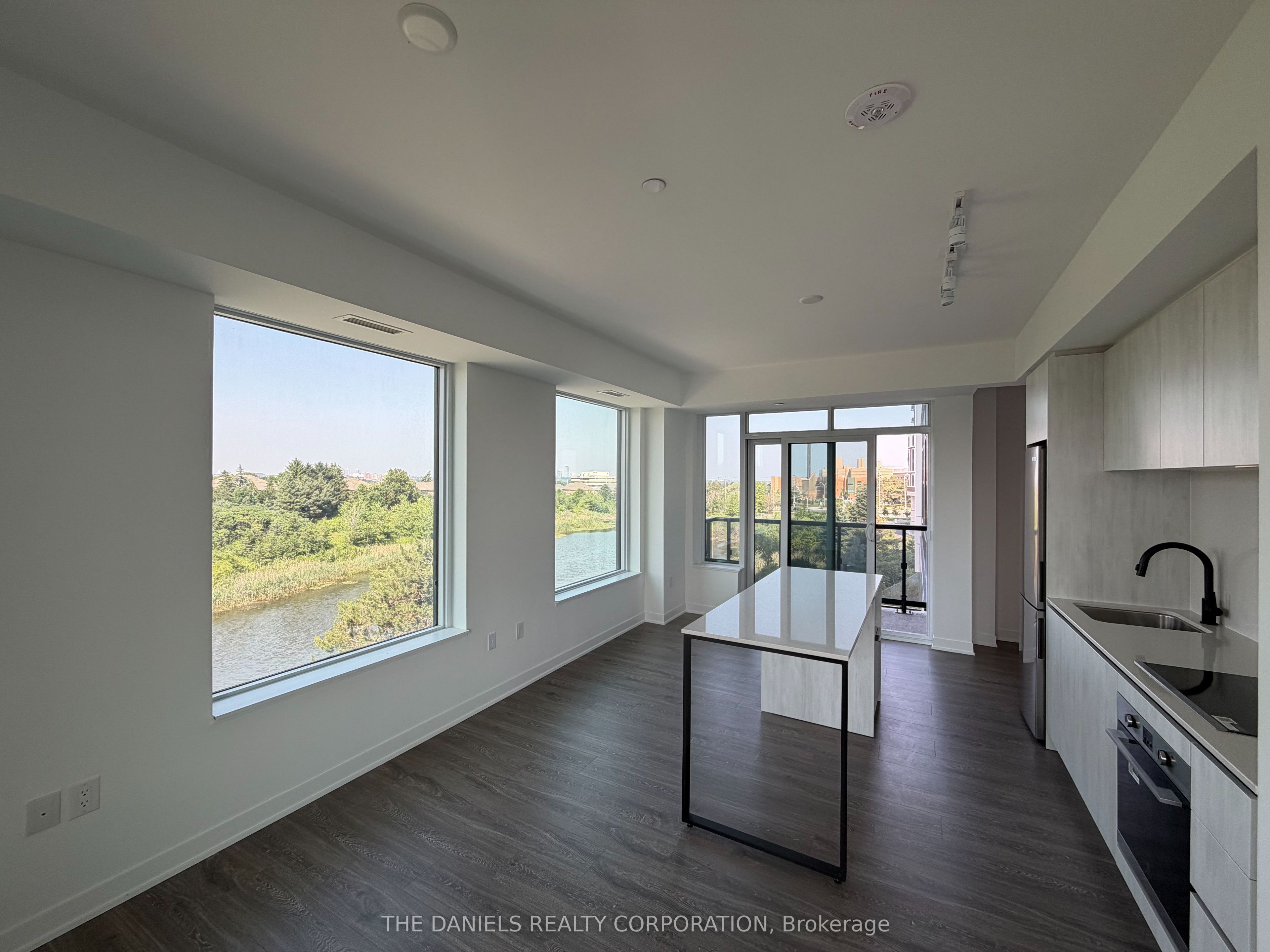 2495 Eglinton Avenue W 313, Mississauga, ON L5M 2T2