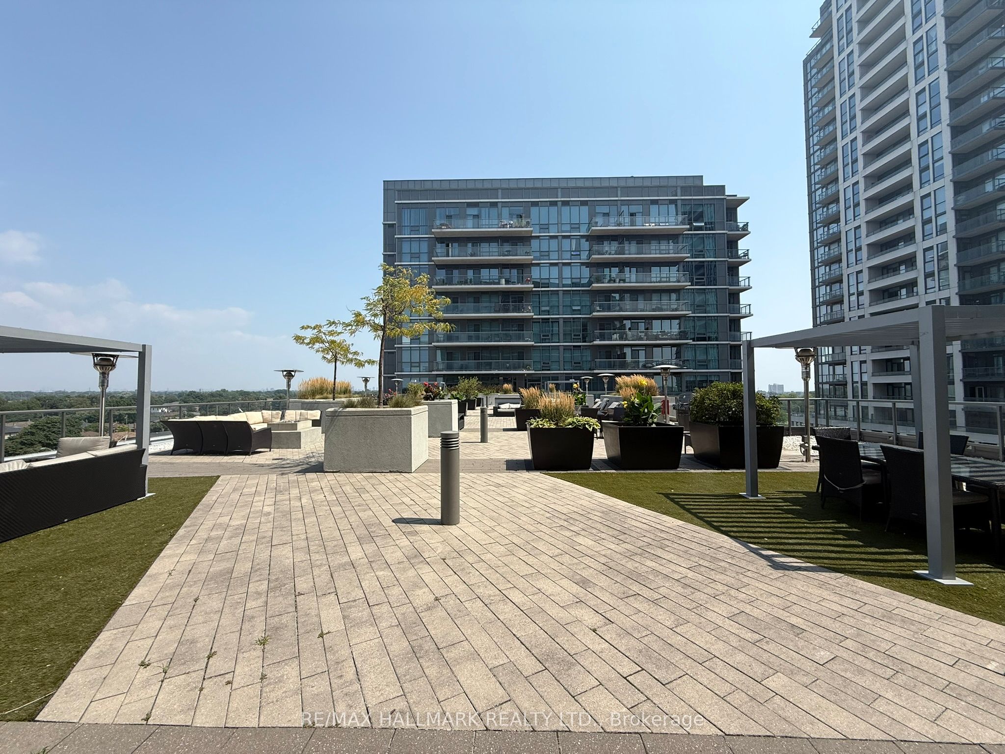 1185 The Queensway Street 1211, Toronto, ON M8Z 0C6 photo 2