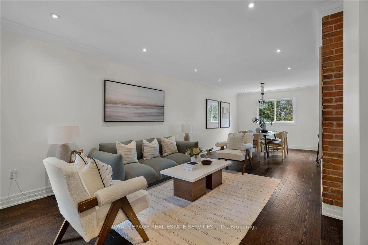 3896 Densbury Drive, Mississauga, ON L5N 6Y9 photo 2