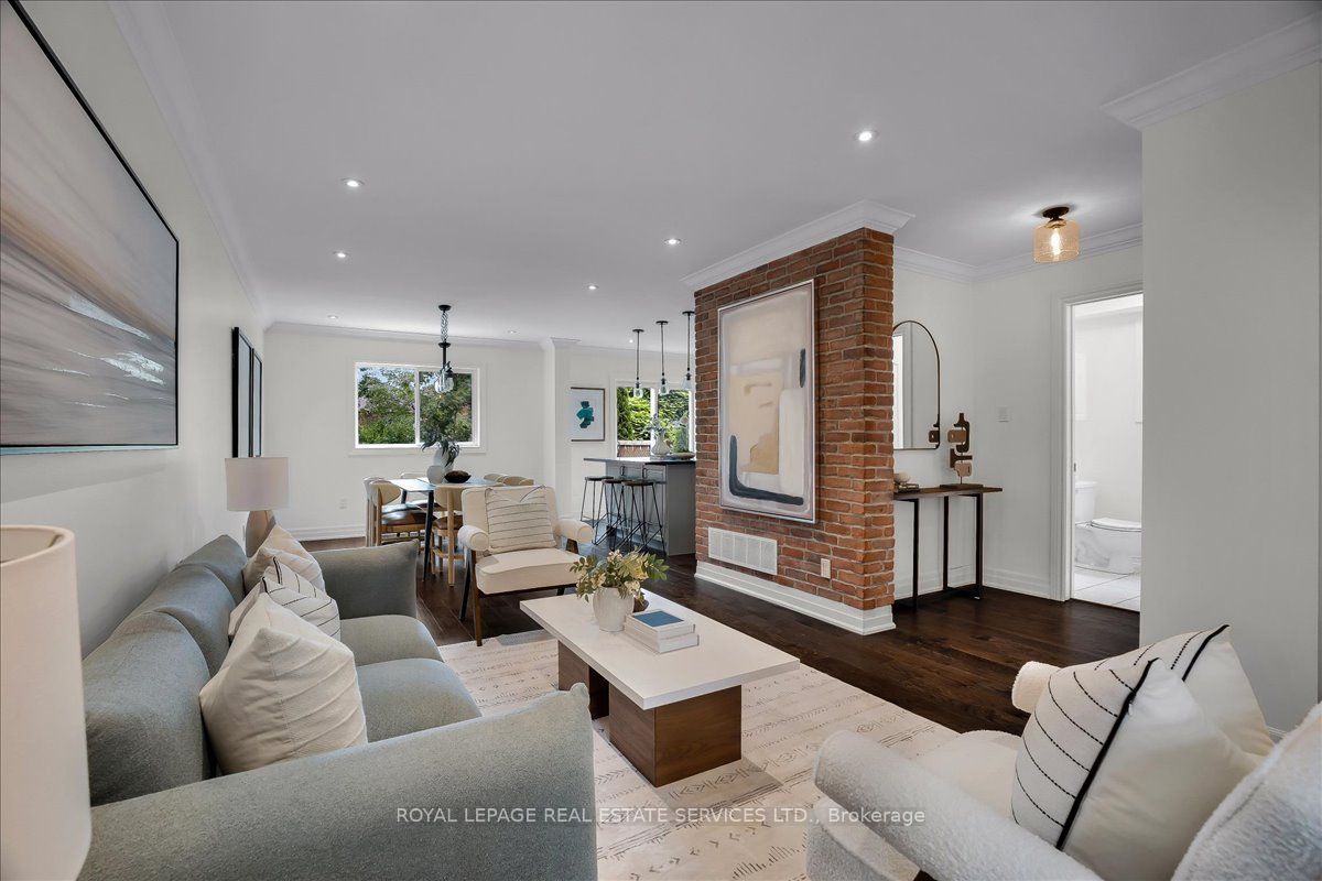 3896 Densbury Drive, Mississauga, ON L5N 6Y9 photo 5