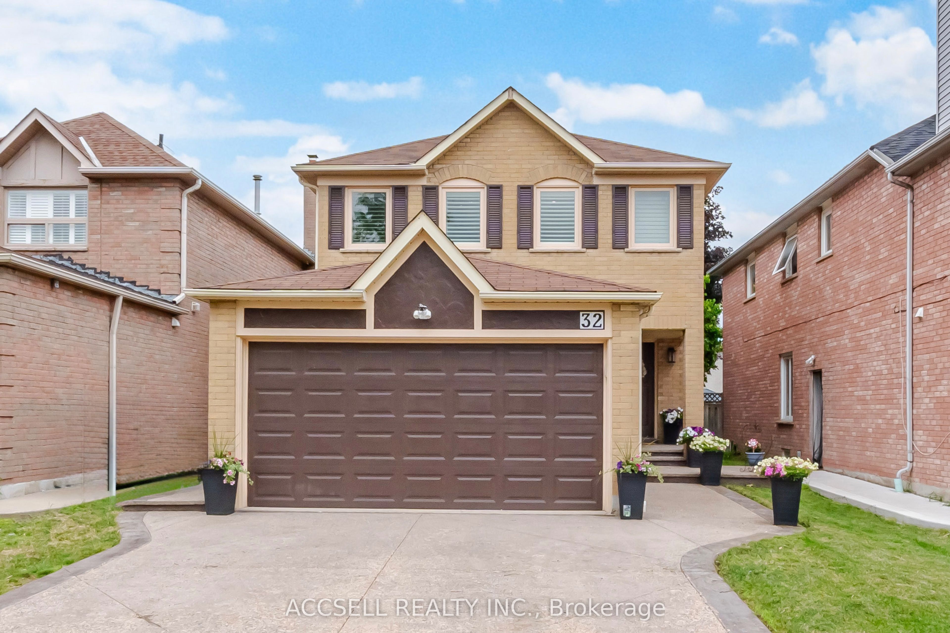 32 Niles Court, Brampton, ON L6S 5T5 photo 2