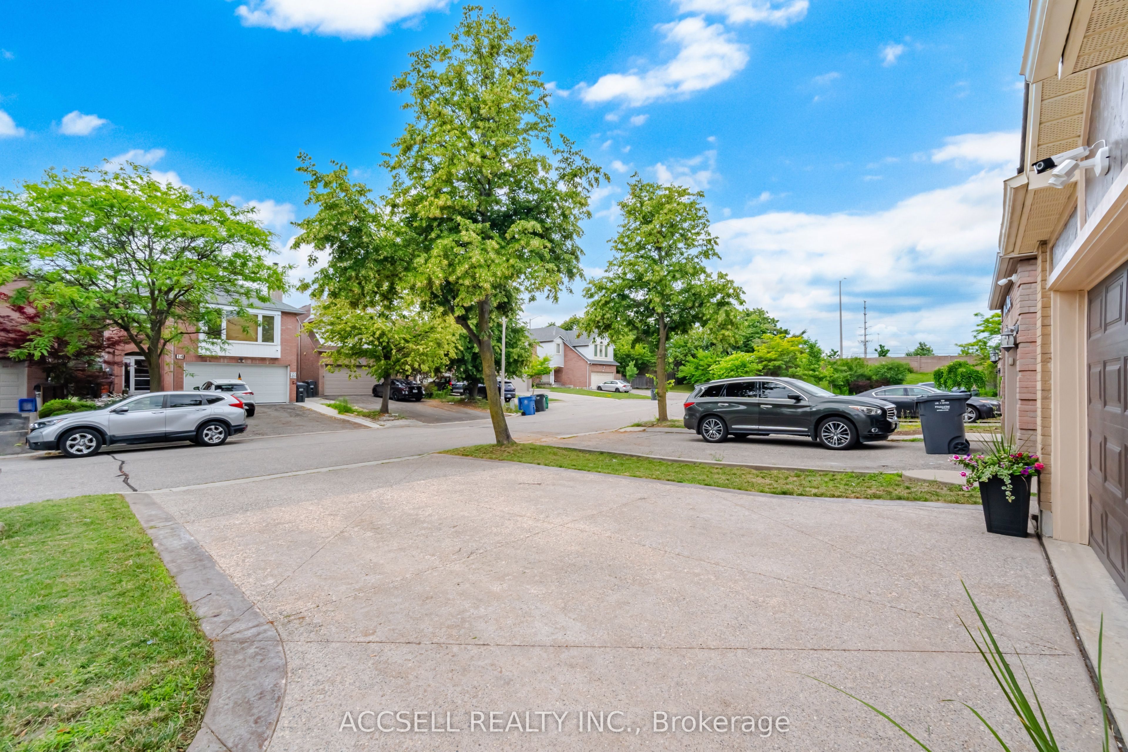 32 Niles Court, Brampton, ON L6S 5T5 photo 5