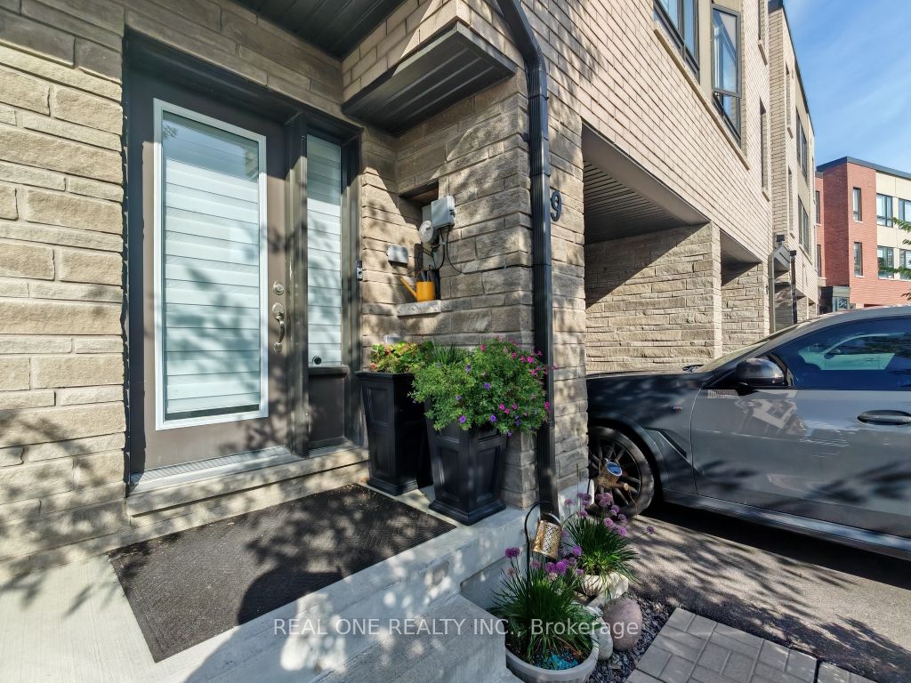 19 Woodstream Drive, Toronto, ON M9W 0G1