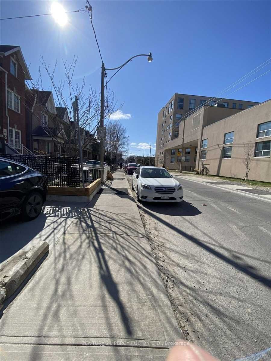 746 Lansdowne Avenue Bsmt, Toronto, ON M6H 3Y8 photo 3