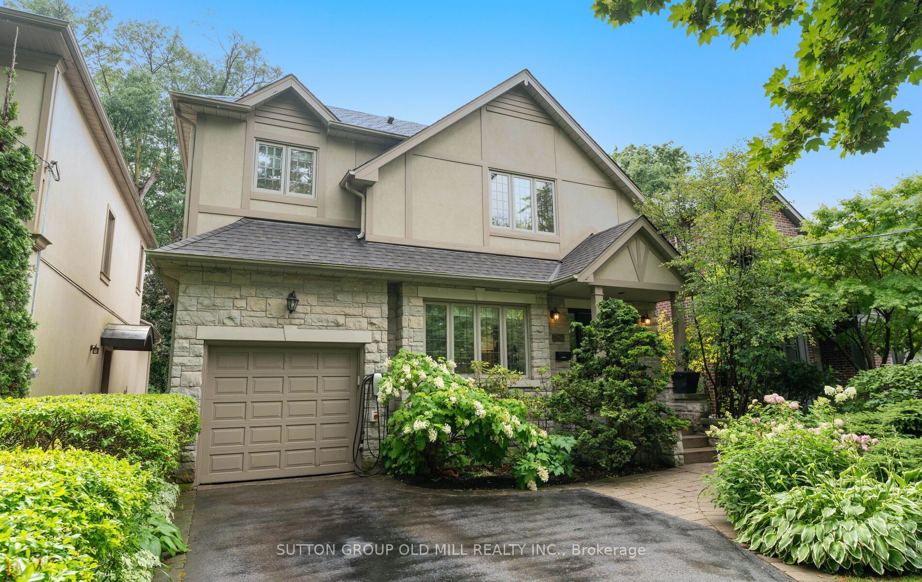 162 Brentwood Road N, Toronto, ON M8X 2C9