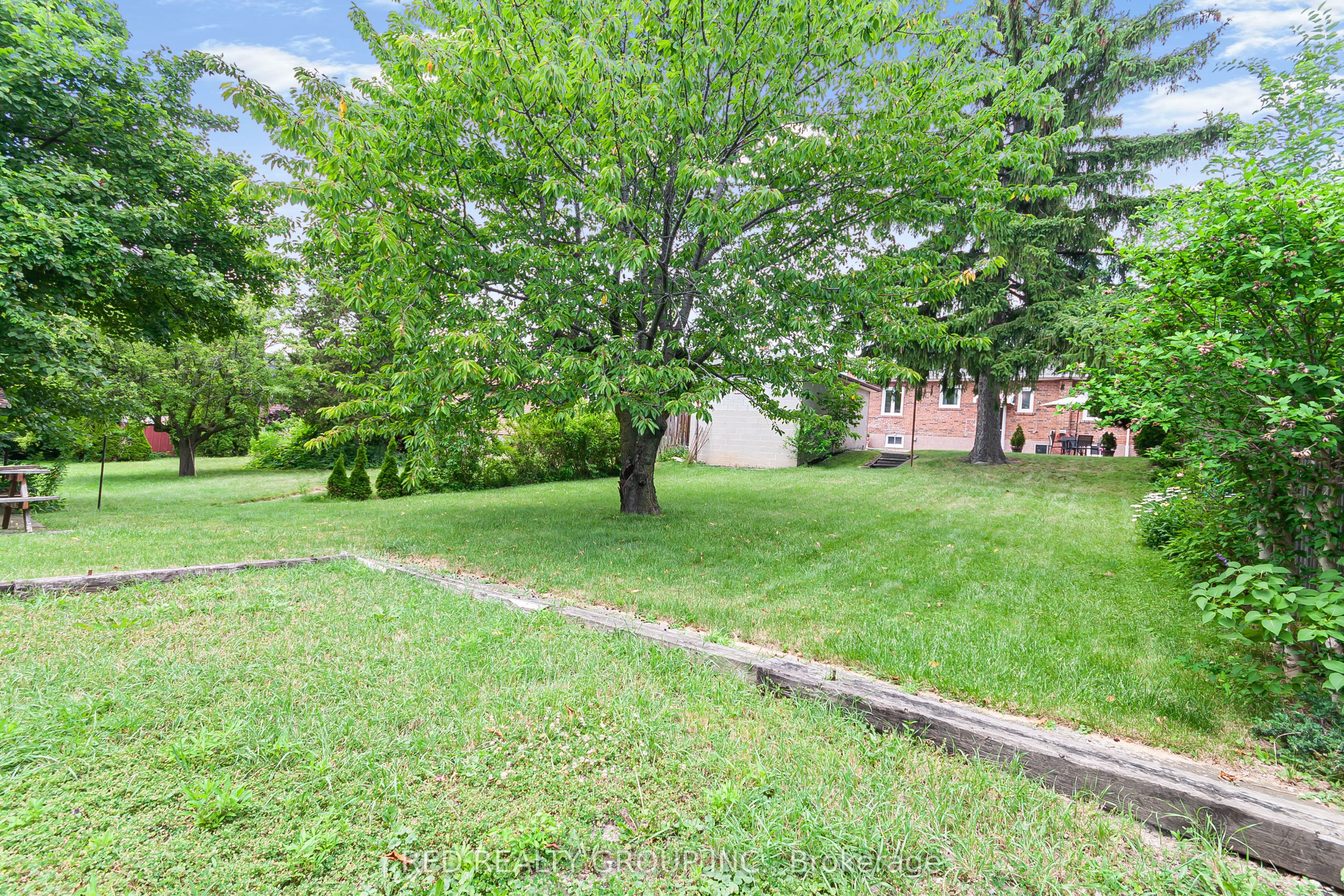 281 Falstaff Avenue, Toronto, ON M6L 2G4 photo 3
