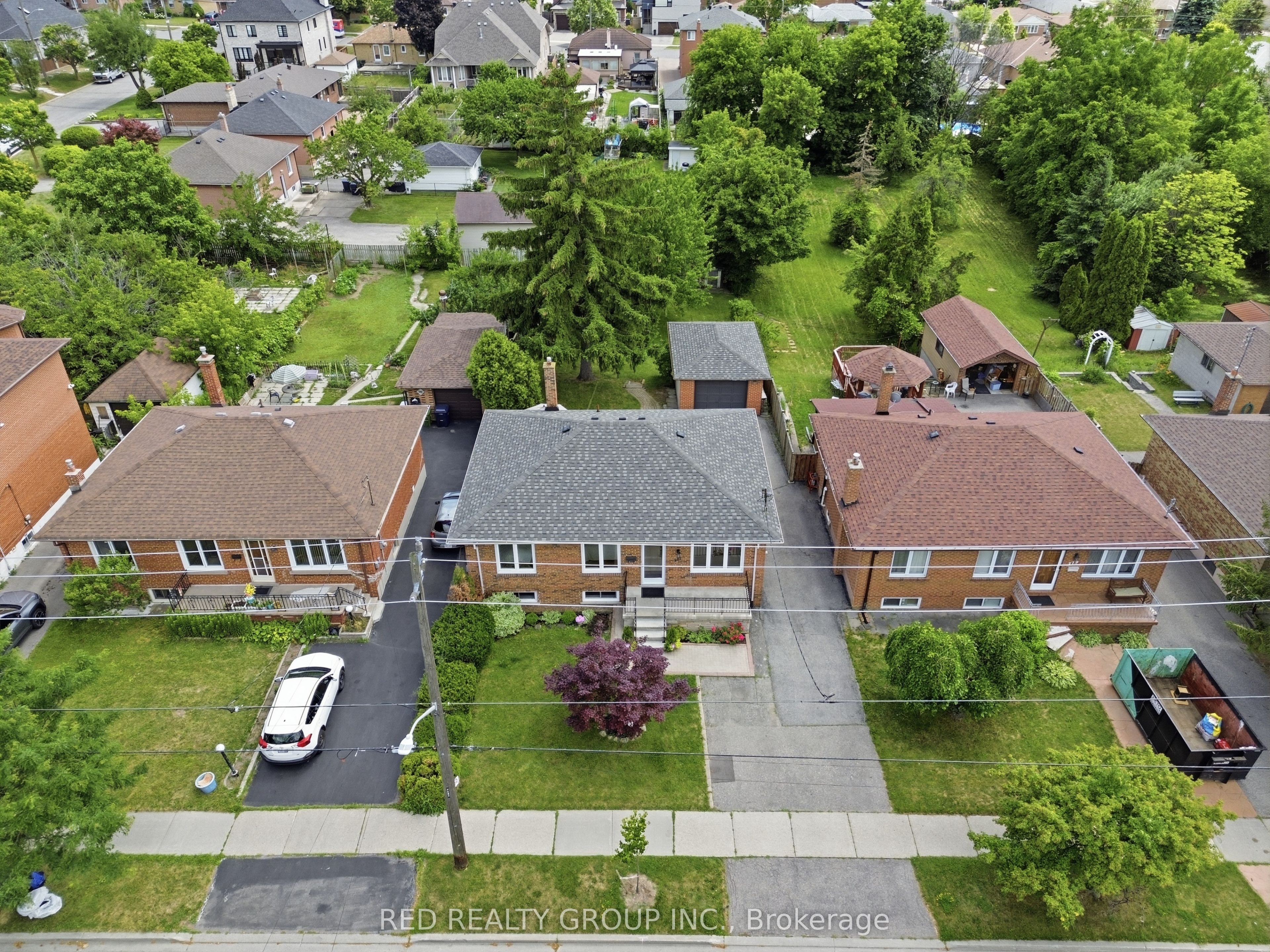 281 Falstaff Avenue, Toronto, ON M6L 2G4 photo 4