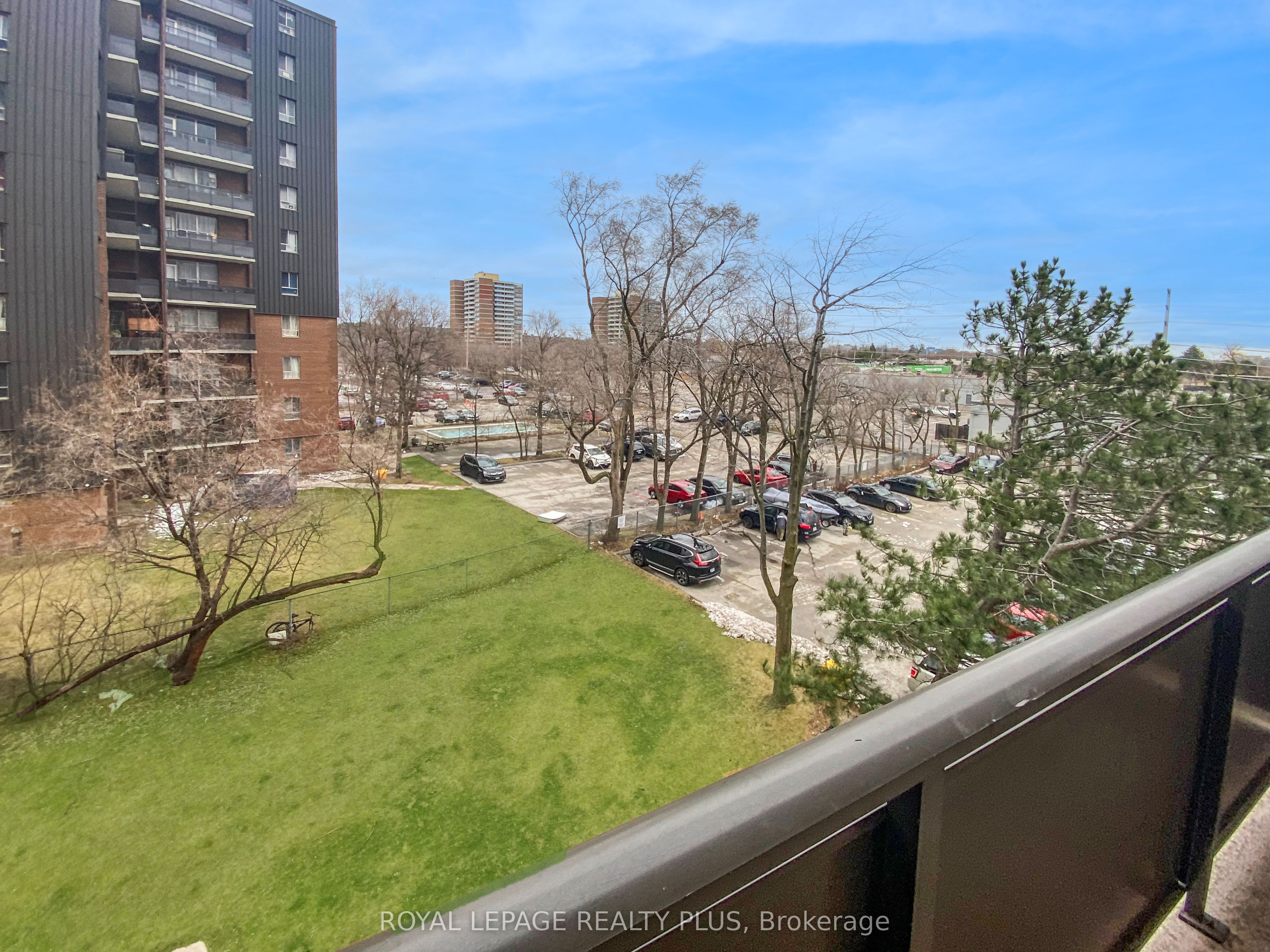 3065 Queen Frederica Drive 402, Mississauga, ON L4Y 3A3 photo 2