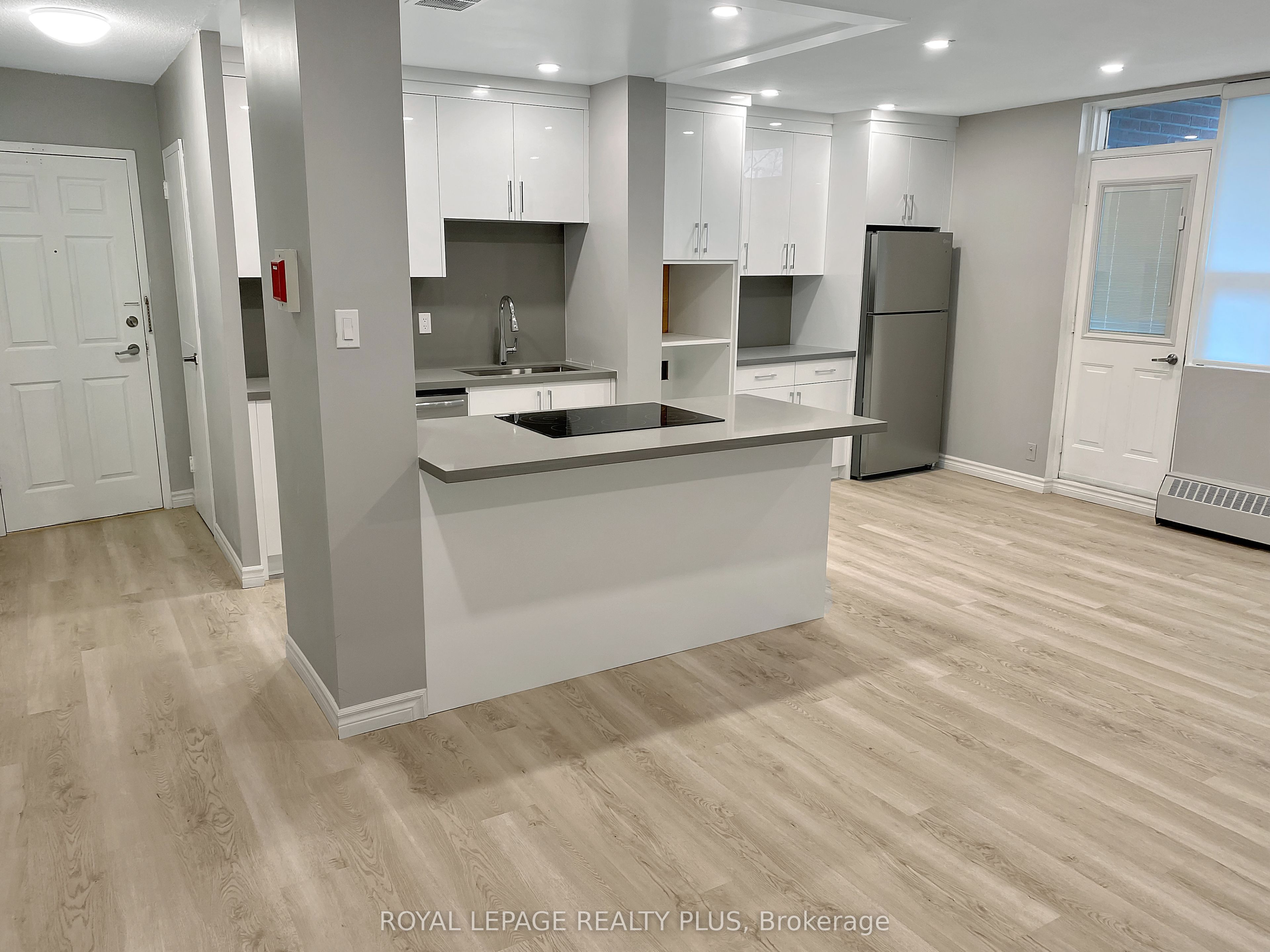 3065 Queen Frederica Drive 402, Mississauga, ON L4Y 3A3 photo 3