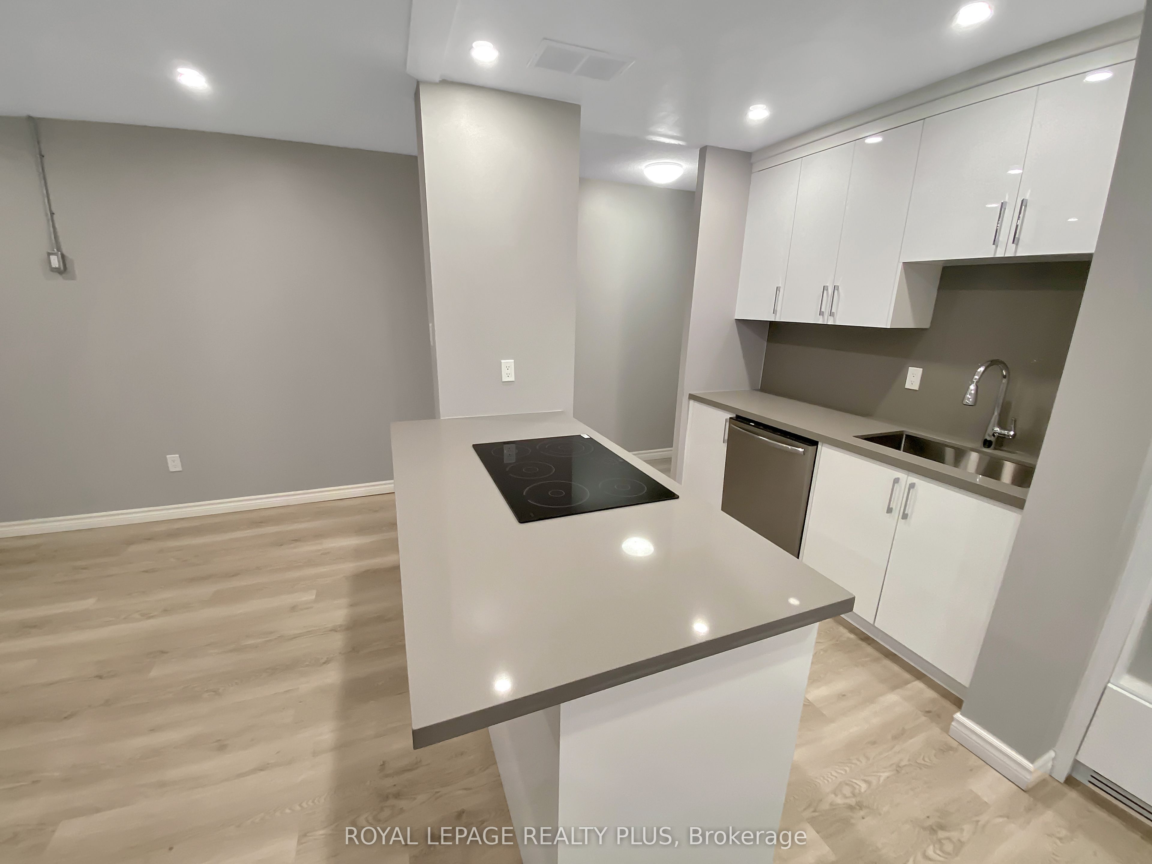 3065 Queen Frederica Drive 402, Mississauga, ON L4Y 3A3 photo 5