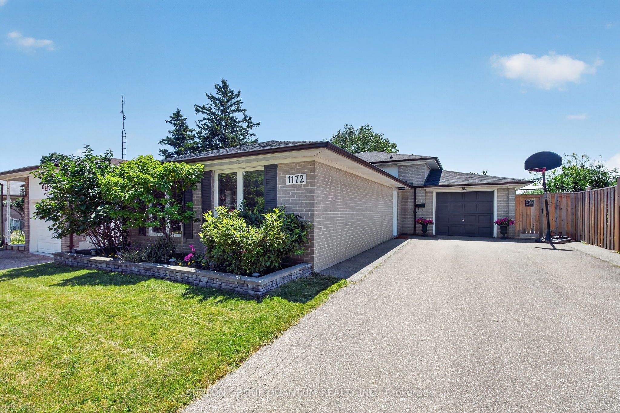 1172 Chada Avenue, Mississauga, ON L5C 1P9 photo 2