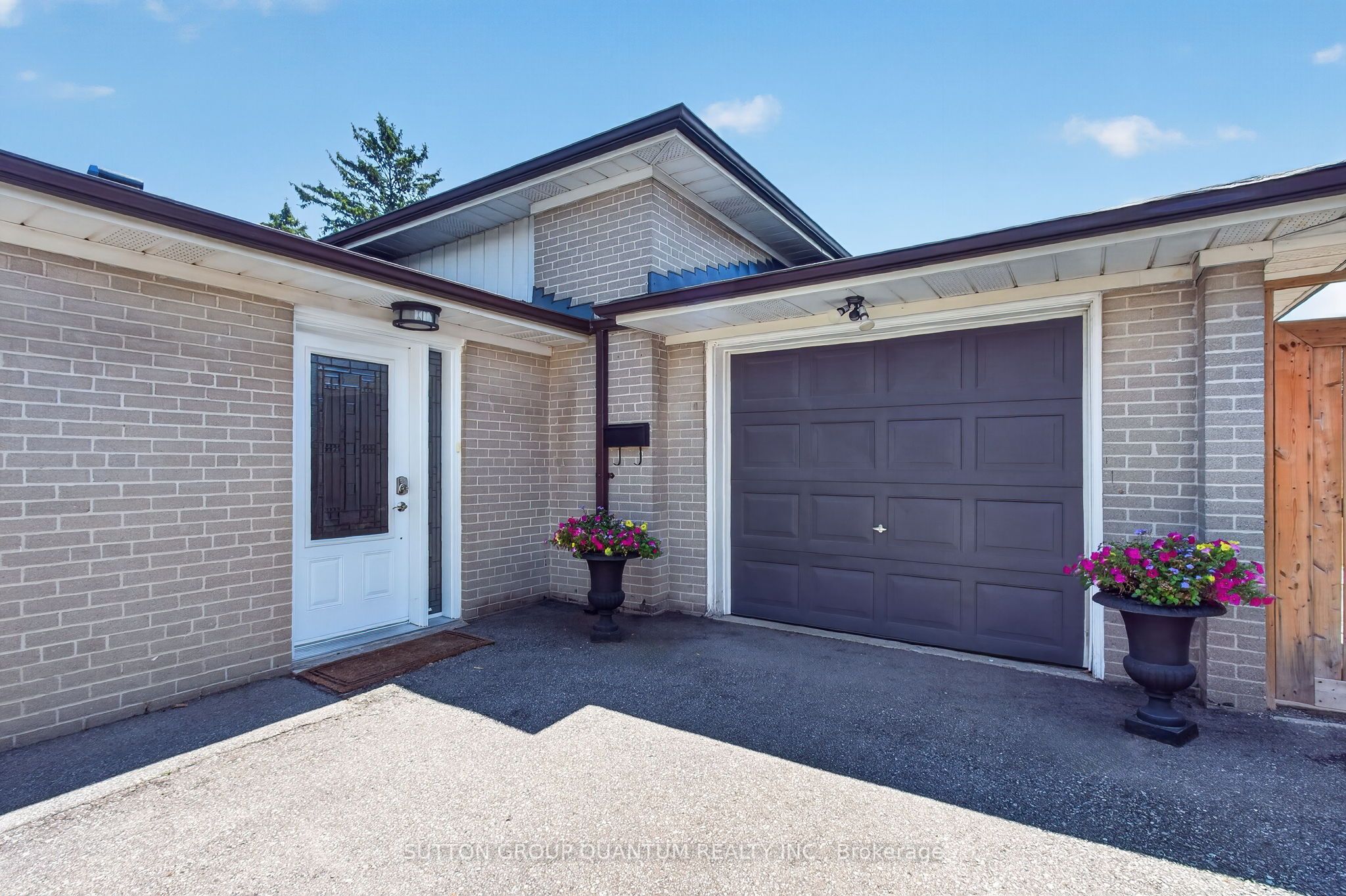 1172 Chada Avenue, Mississauga, ON L5C 1P9 photo 3