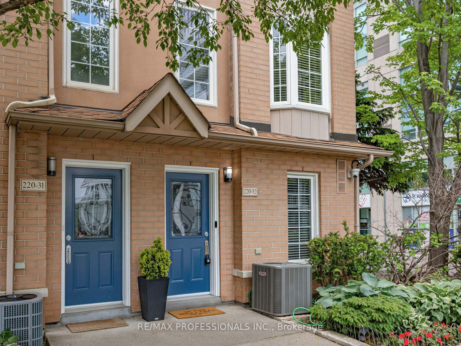 220 Manitoba Street 32, Toronto, ON M8Y 4G7 photo 3