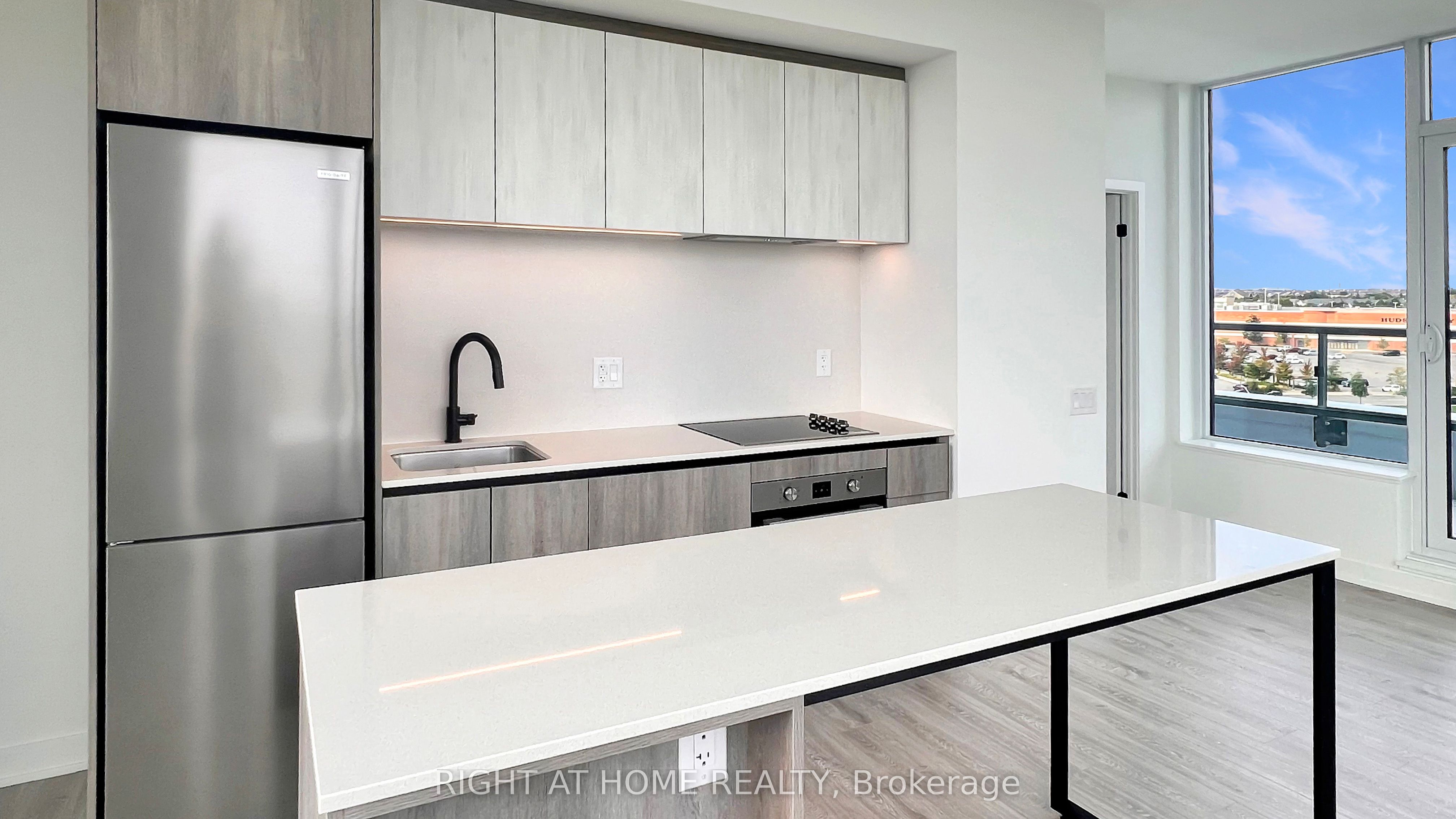 2495 Eglinton Avenue W 809, Mississauga, ON L5M 2V8 photo 2