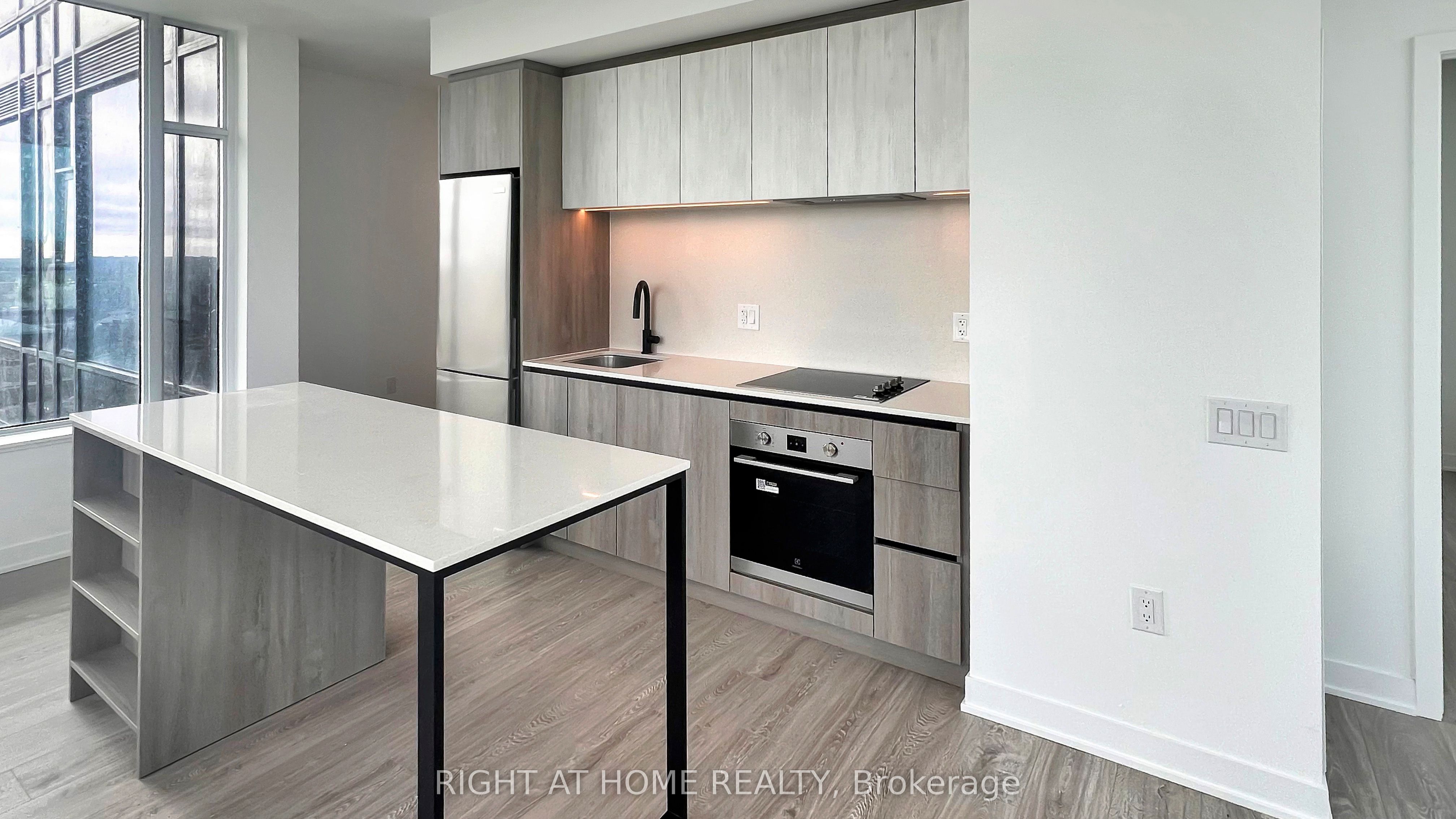 2495 Eglinton Avenue W 809, Mississauga, ON L5M 2V8 photo 3