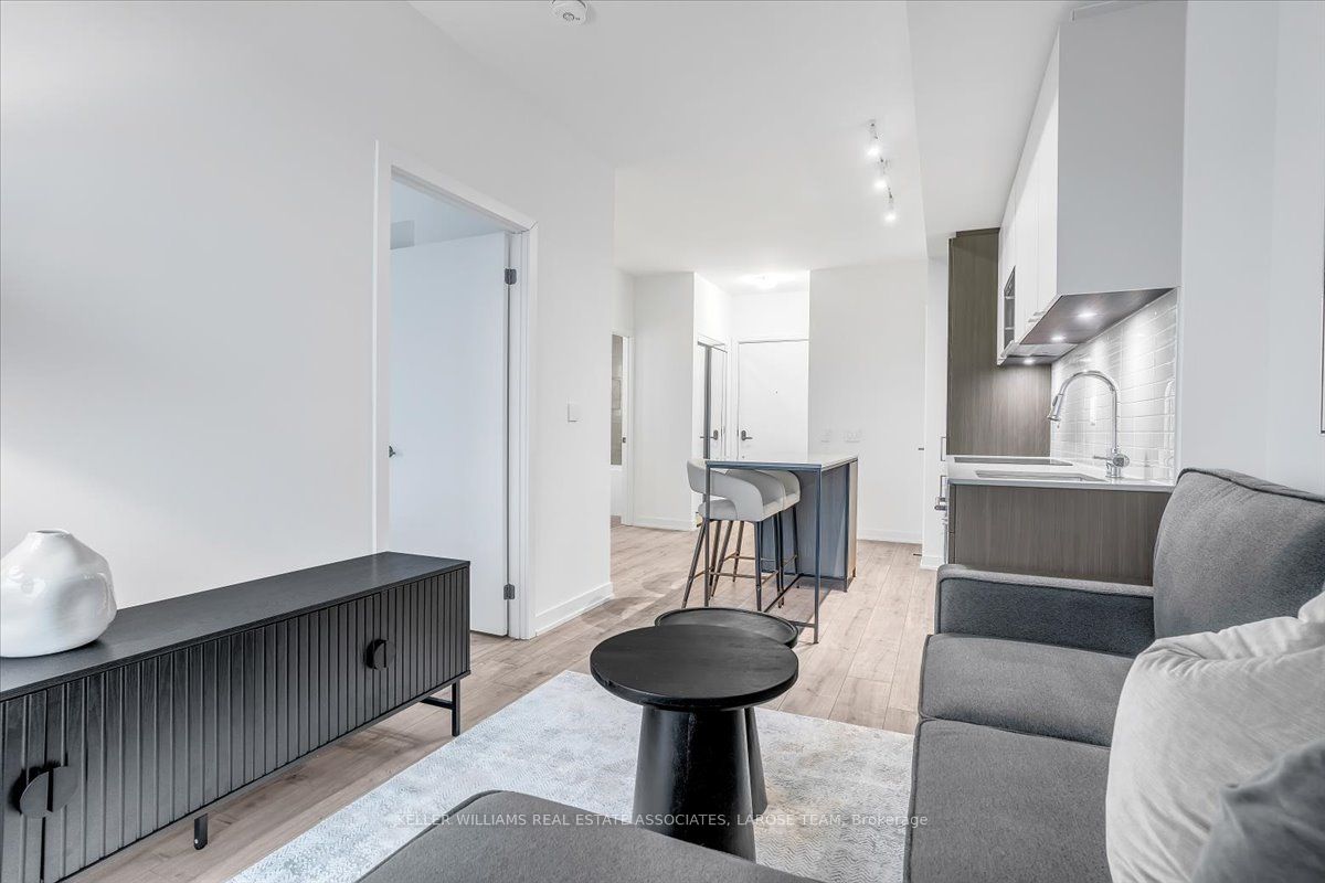 215 Lakeshore Road W 205, Mississauga, ON L5H 1G5 photo 5