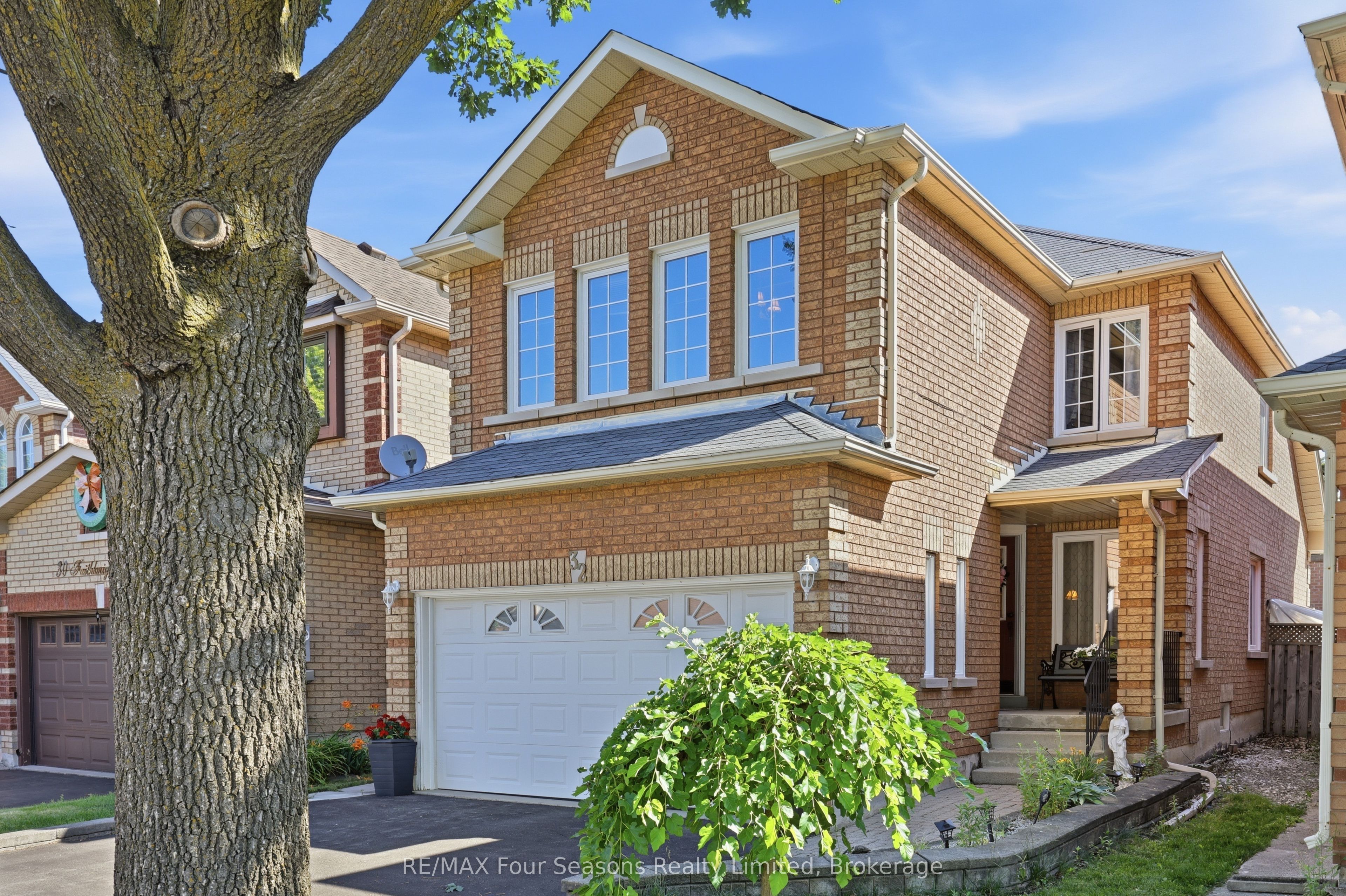 32 Faithknight Court, Brampton, ON L7A 1H9 photo 2